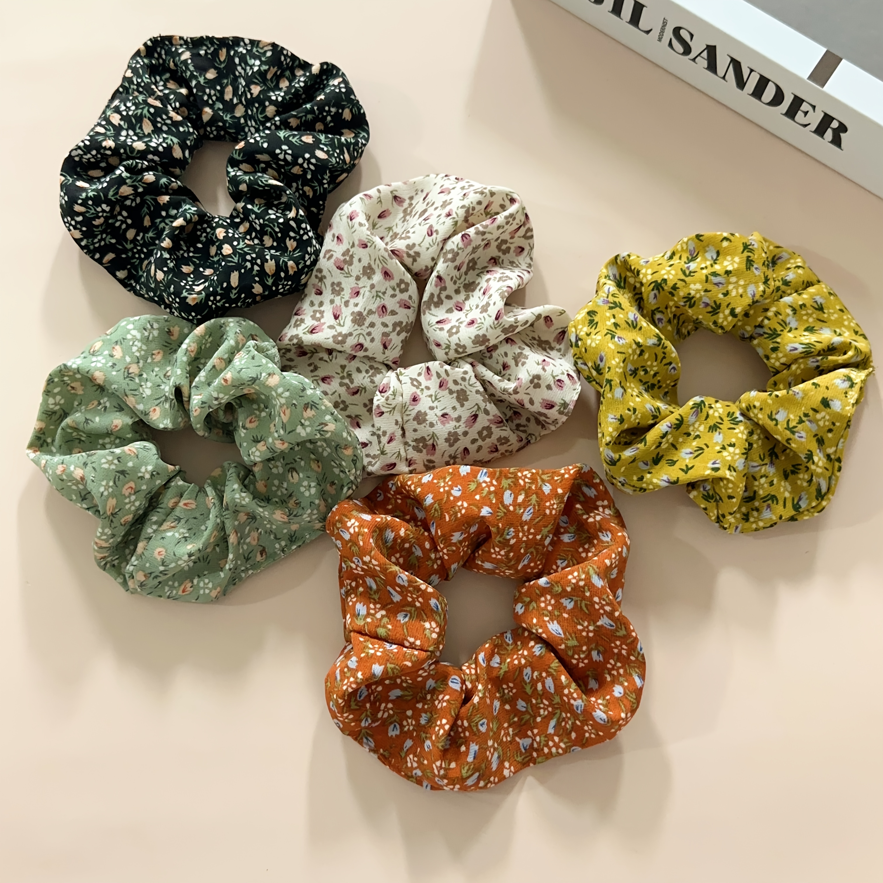 Image of 5pcs Women's Sweet And Elegant Retro Floral Print Fabric Hair Ties Set, Ponytail Holders With Bun Accessories For Everyday Hairstyles