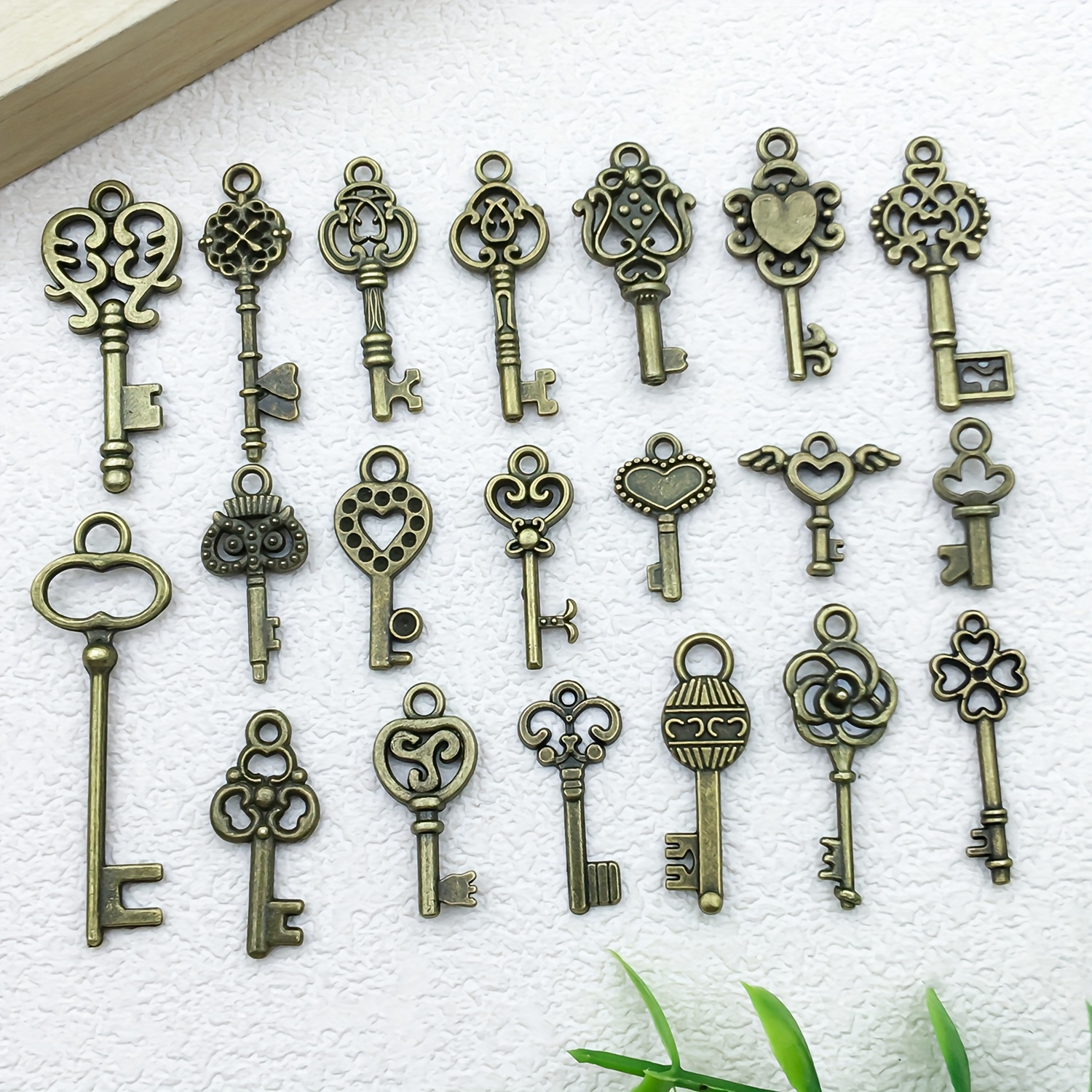 TEMU 20 Piezas de Llaveros Vintage de Llave Esqueleto, Antiguas en Estilo Dorado, y Plateado, Colgantes para Hacer Joyería, Fiestas de Boda y Favores