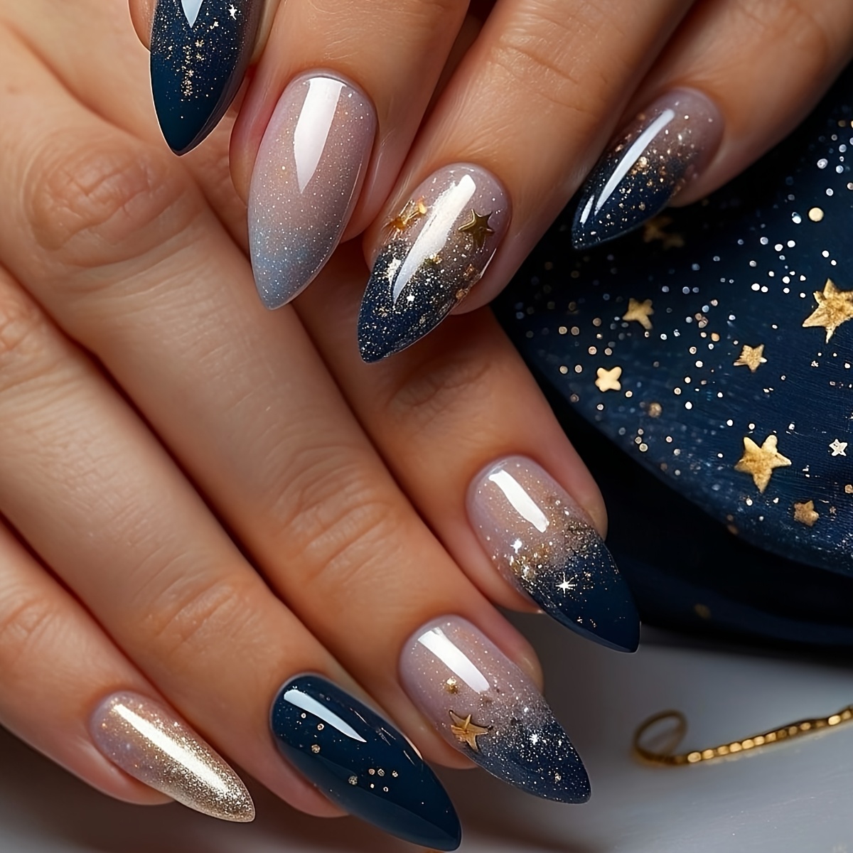 Image of 24pcs Gradient And Star Short Almond-shaped Press-on Nails Sweet With Jelly Glue And Nail File Suitable For All Women