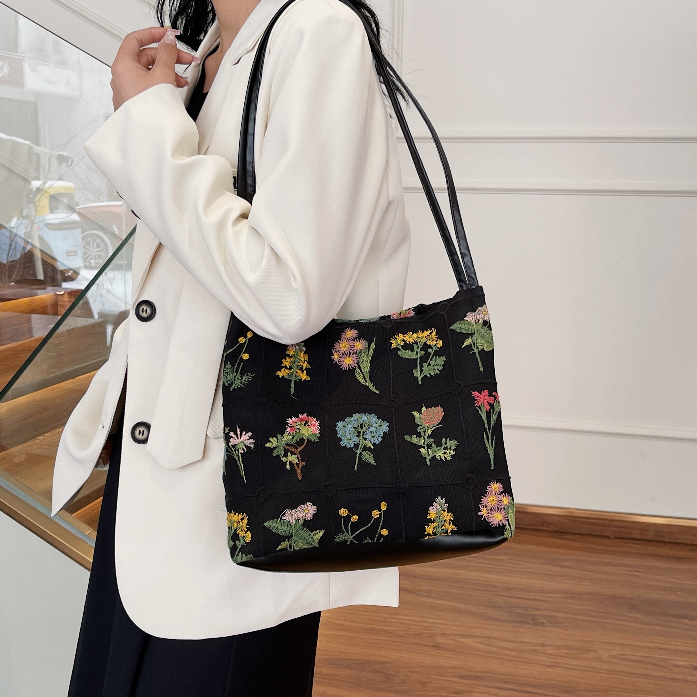 

Embroidered Floral Shoulder Bag, Aesthetic Canvas Bag, Retro Bucket Bag, Large Capacity Tote Bag
