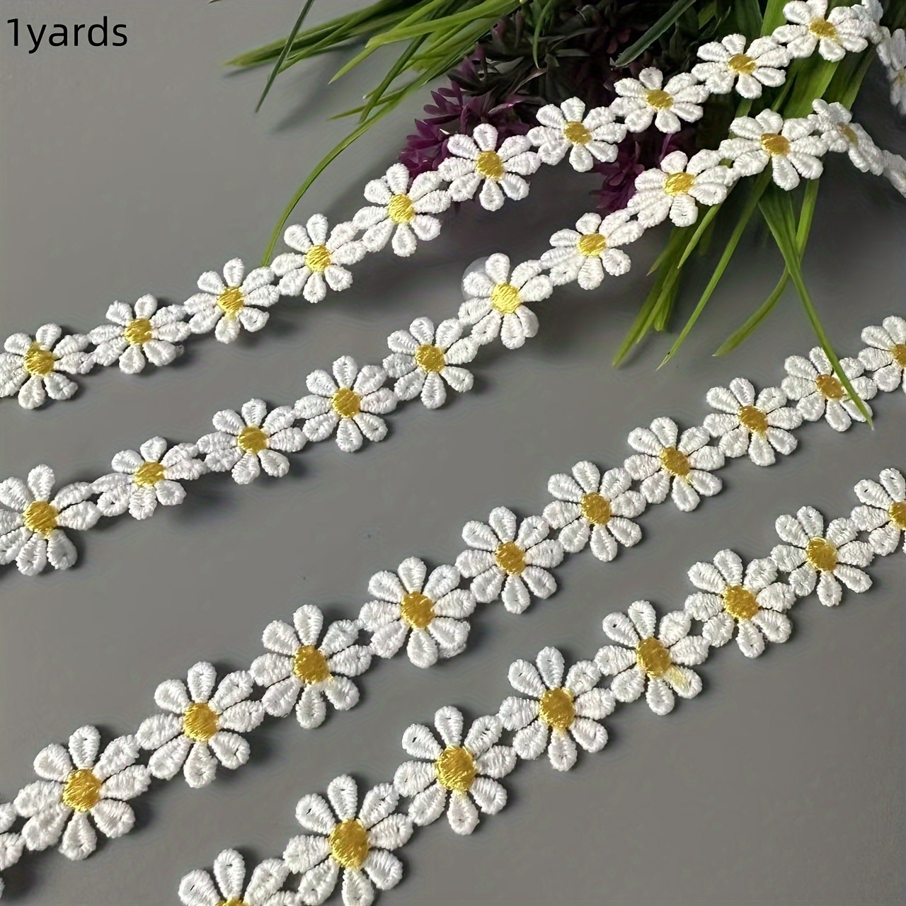 E-shop 1x1,5 cm Breite Blumen-Spitzenverzierung – Elegante Weiße Gänseblümchen-Blumenspange mit Blüten für Hochzeitsdekorationen, DIY-Projekte &