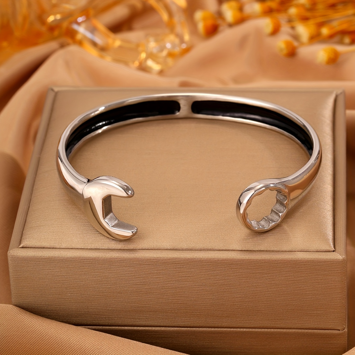 E-shop Edelstahlfarbenes Unisex Vintage Gothic Offenes Schraubenschlüssell-Armband – für den täglichen Geburtstag, Partys Sportveranstaltungen oder als