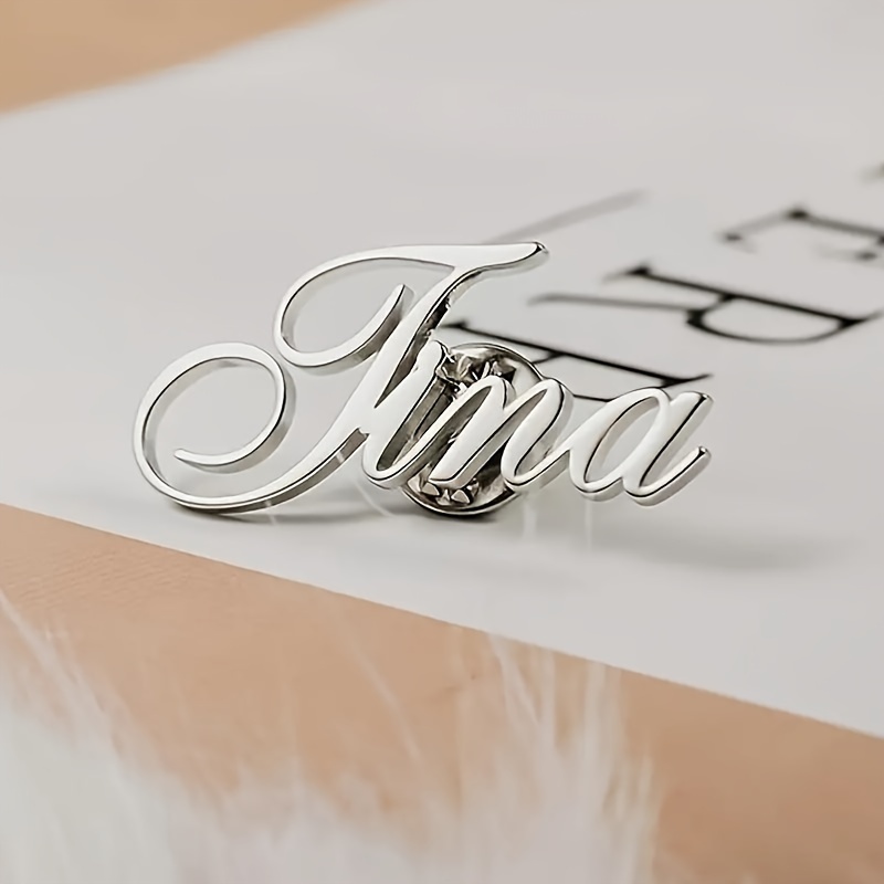 

Customized Stainless Steel Name Brooch - Fashionable Ladies' Personality Letter Pin, Clothing And Backpack Accessories, An Ideal Birthday Gift Brooch