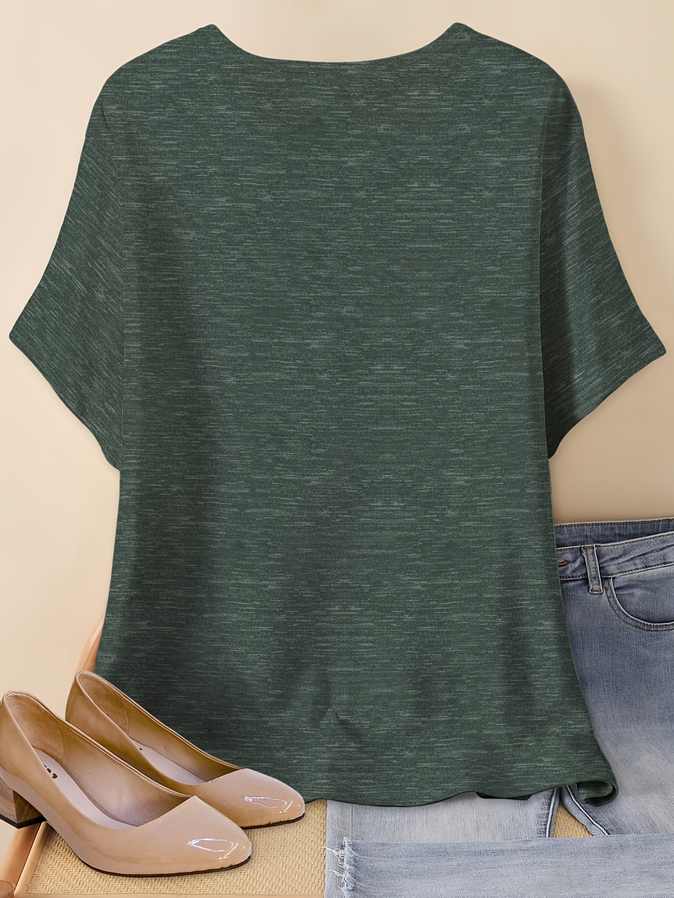 Plus Size Basic Solid Crew Neck T-Shirt, Casual Short Sleeve T-Shirt For Spring & Summer, Women's Plus Size Clothing