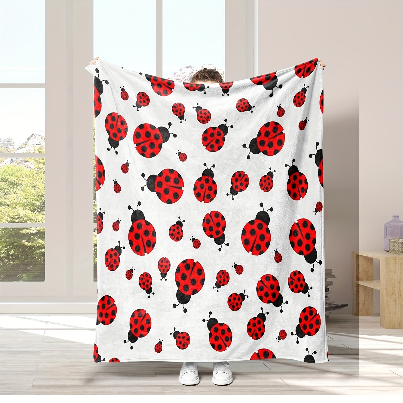 

Soft & Cozy Ladybug Print Flannel Throw Blanket - Lightweight, Anti-pill, , Sofa, Bed, Office Decor, Camping & Travel - Gift