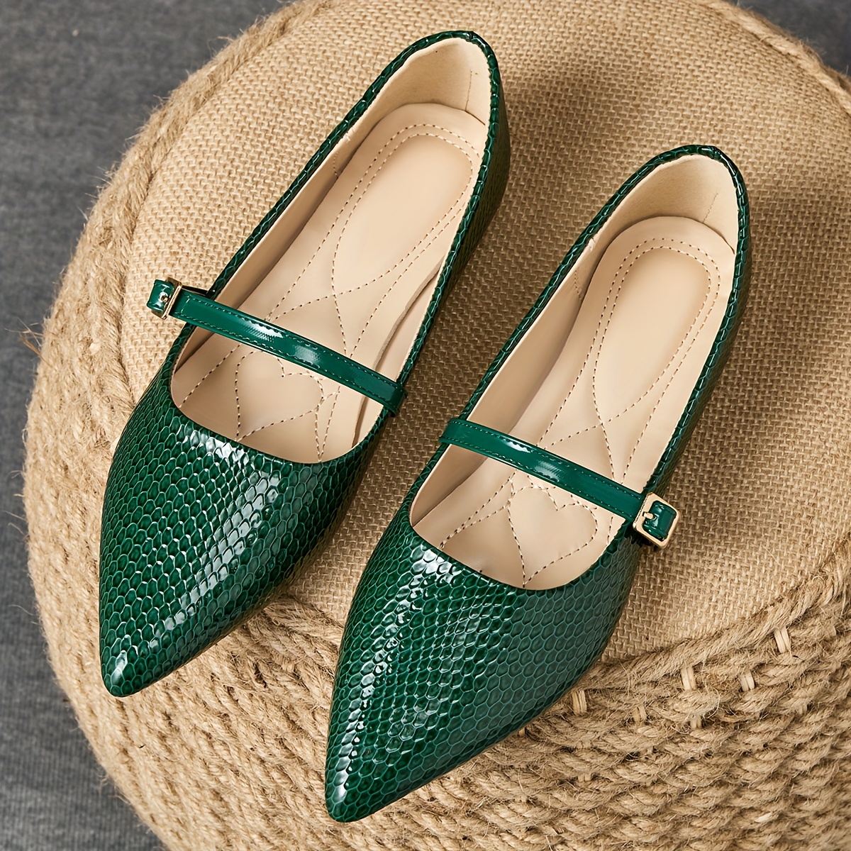 A Pair of New Four-season Versatile Square-toe Travel Flats for Women,  Green *-soled Low-cut Women's Shoes, Four-season Casual Bean-shaped Sho