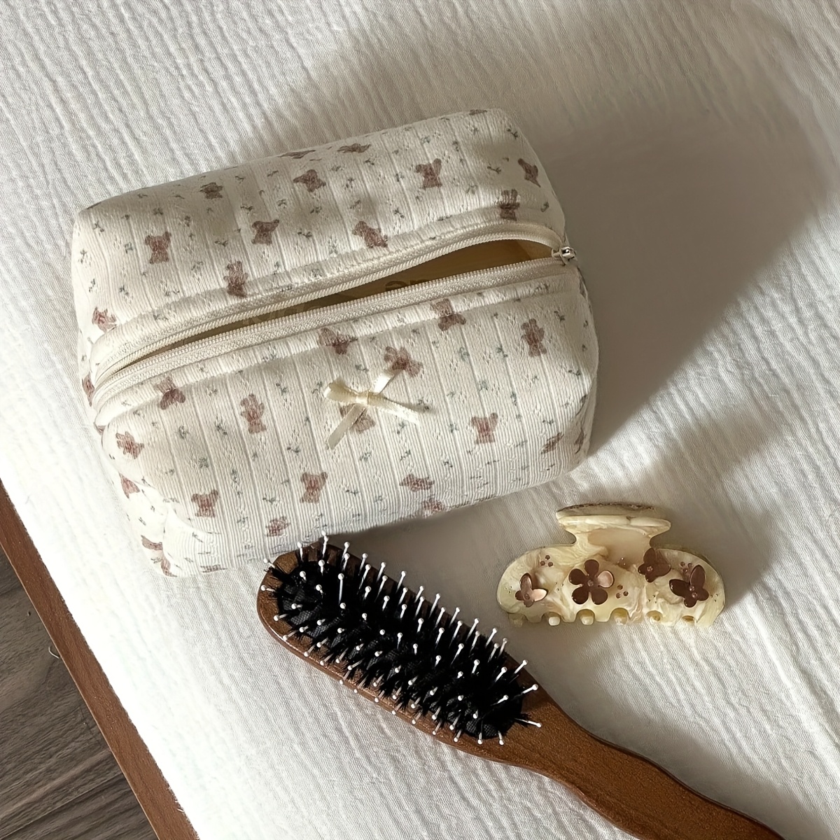 E-shop Niedliche Teddybär-Makeup-Tasche mit Schleifen-Akzenten, Große Kapazität Süße Reise-Waschtasche, Festtagsgeschenk
