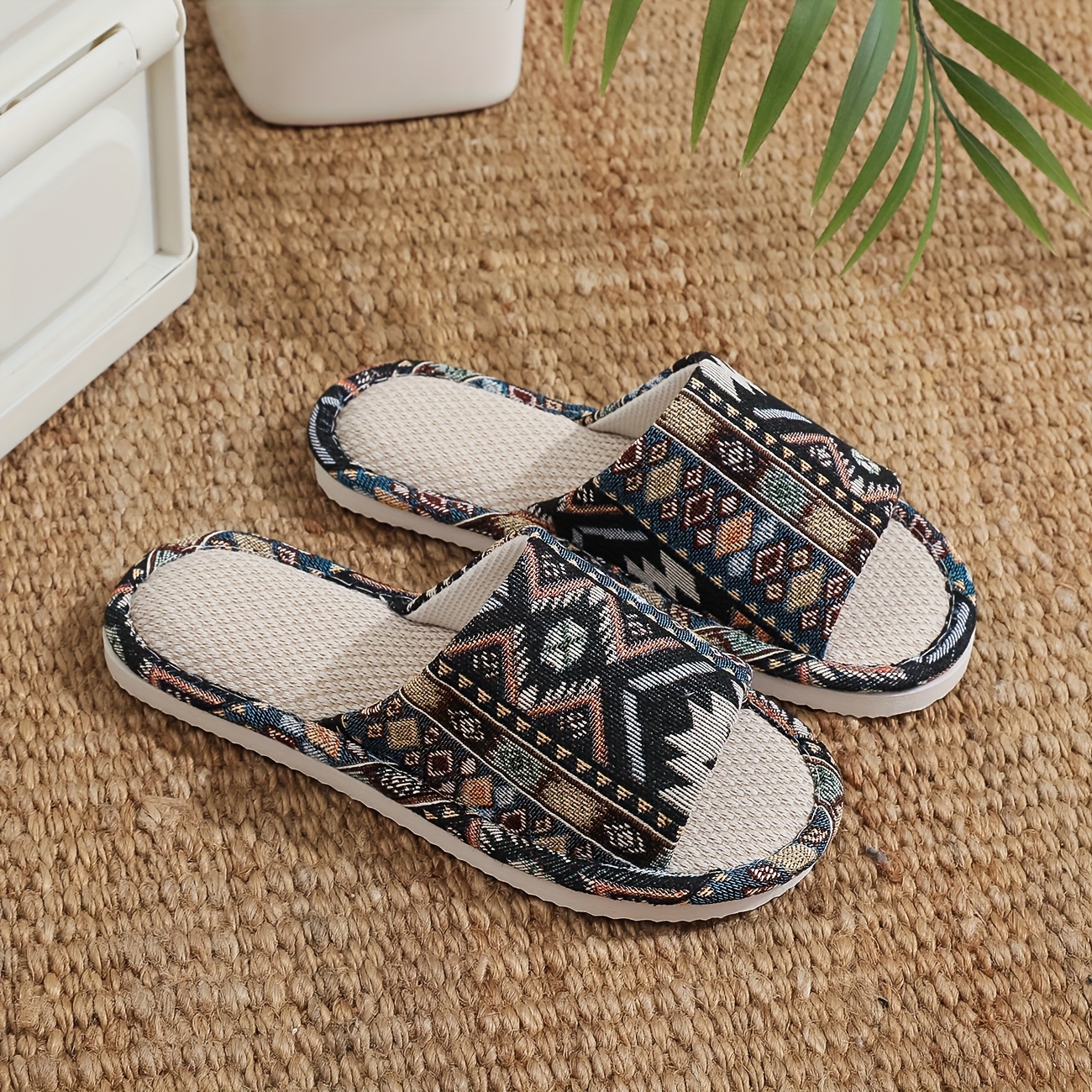 New Slippers for Women, Non-Slip, for Home and Indoor Use, Suitable for All Seasons, Couple's Style, Premium Feel, Quiet Soft Sole, Summer, Women Shoes