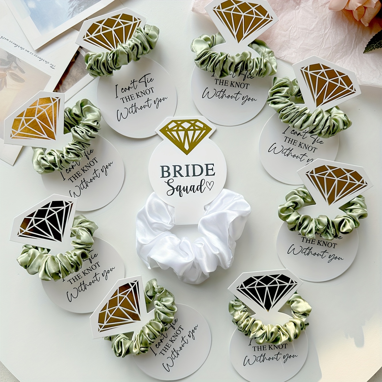 E-shop Ein Set aus 9 Salbeigrünen Satin-Haargummis mit Diamantkarten, mehrfarbige Haargummis für Brautpaare, Geschenke für , Stirnbänder und kreative