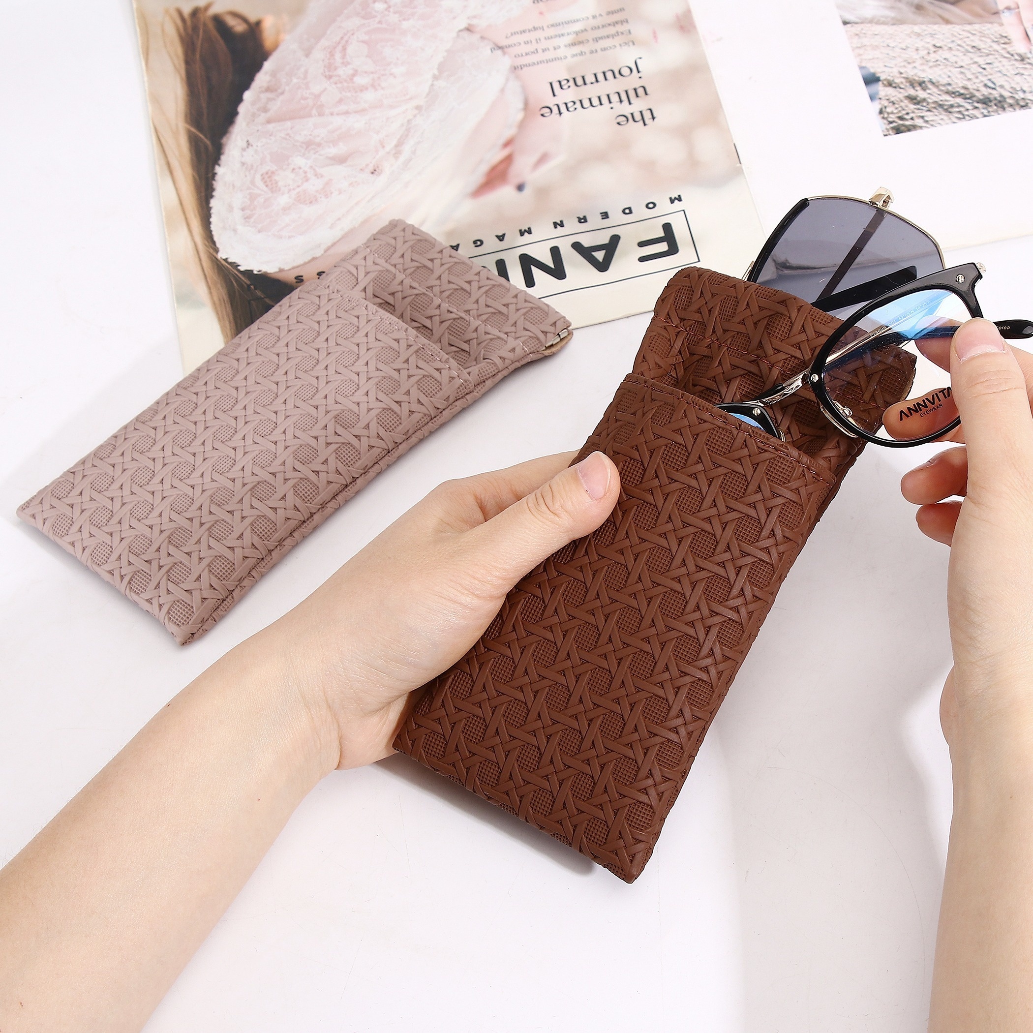 

Elegant Double-layer Carrot Pattern Eyeglasses Case, Protective Soft Fashion Glasses Pouch, Fashion Accessory For Storage And Travel, Available In Multiple Colors