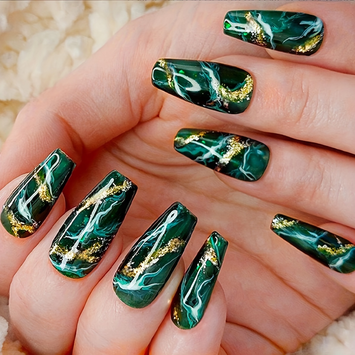 

24pcs Gradient Striped Press-on Nails, Green Mixed Color System, Medium Length, Ballet Shape, Glossy Finish With Jelly Glue & Nail File Included