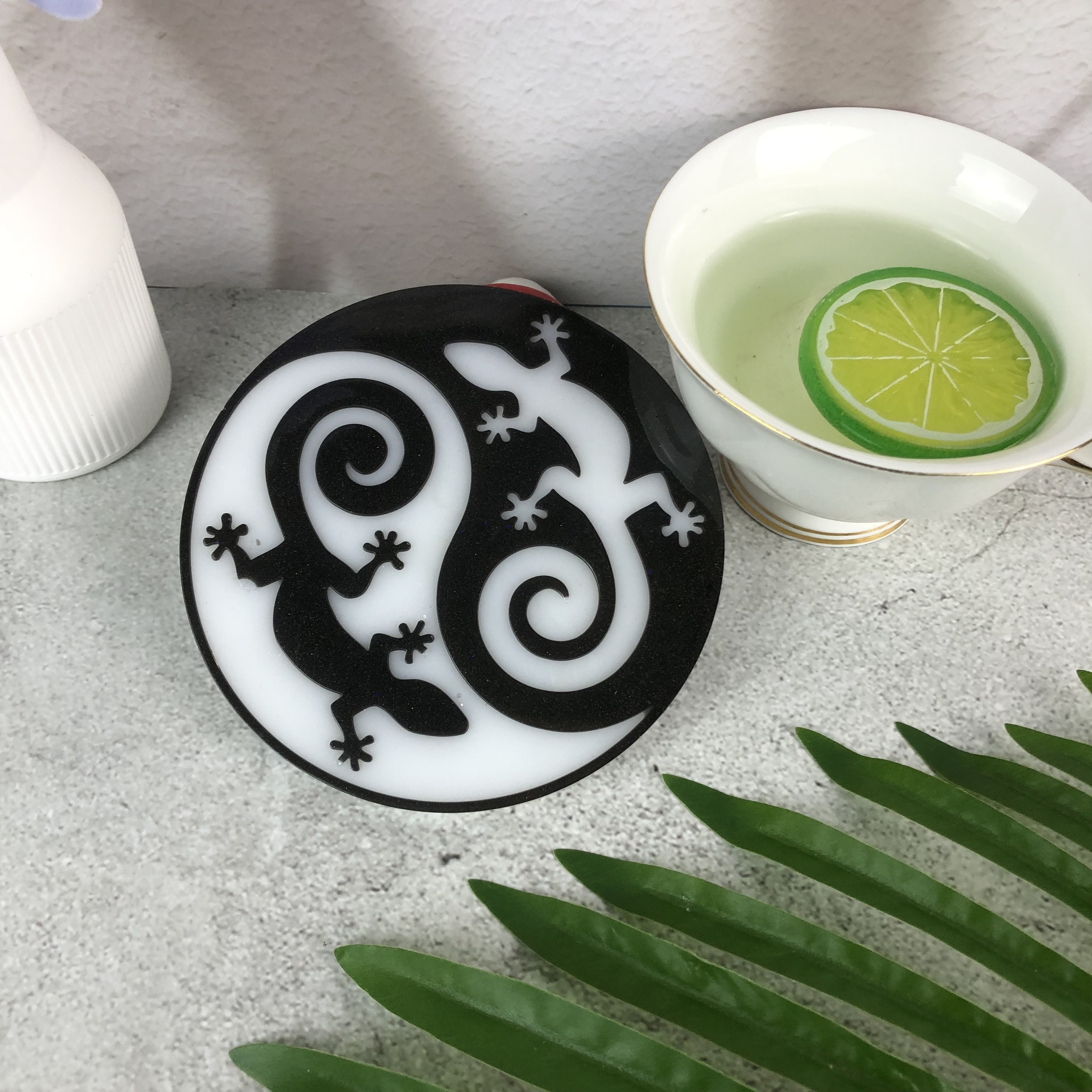 

Yin Yang Lizard Silicone Resin Coasters Molds, 4.5 Inch Round Animal Casting Mold For Diy Table Decor, Cup Mats, Snack Candy Pads Epoxy Plaster Craft Mold