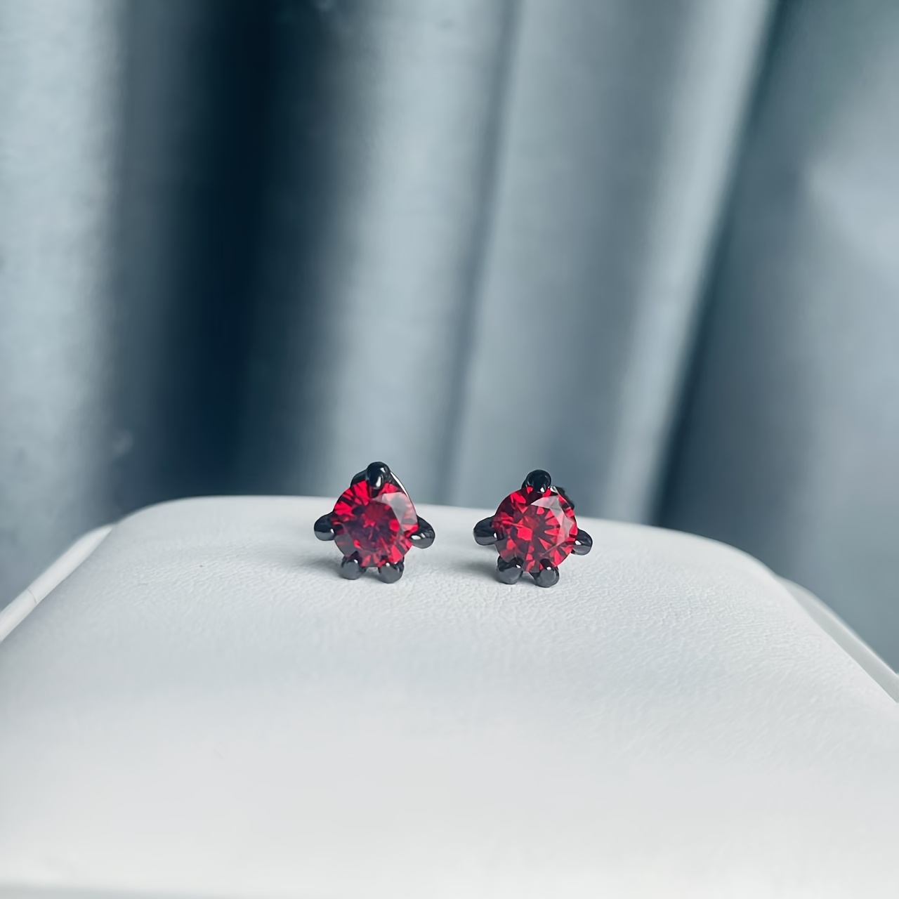 Women's S925 Sterling Silver Dragon Claw Stud Earrings