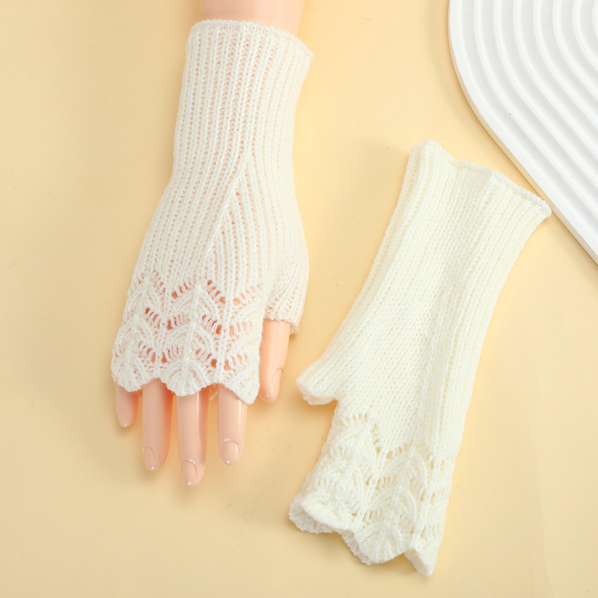 TEMU A Pair Of Women's Autumn/winter Fish Scale Gloves, Outdoor Warm Windproof Arm Sleeves, Fashionable Simple Versatile Casual Decorative Fingerless
