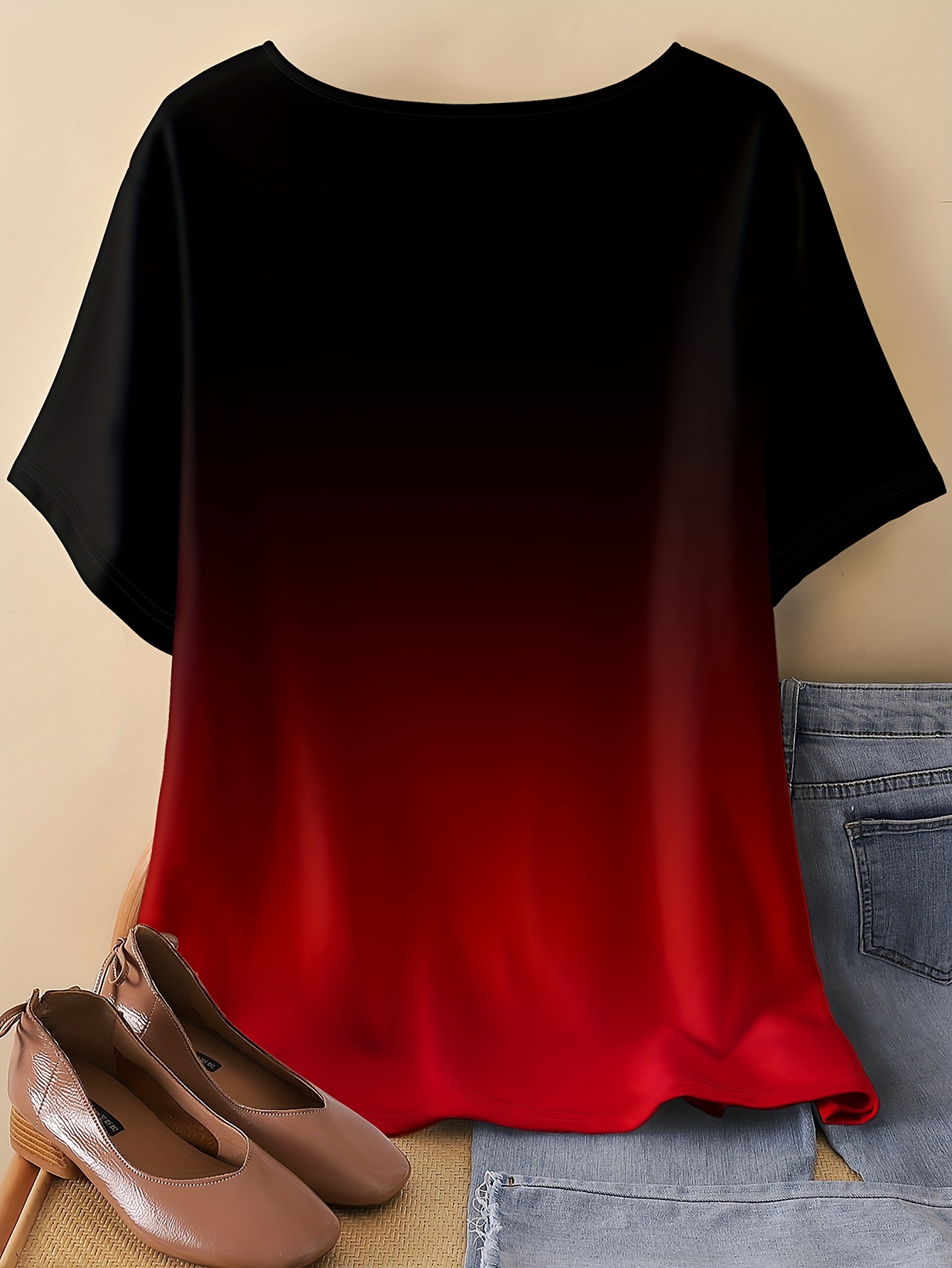 Plus Size, Oriented Plus Size Minimalist Two-Tone Print T-Shirt Spring/Summer Casual Round Neck Short Sleeve Top for Women, No Accessories Included