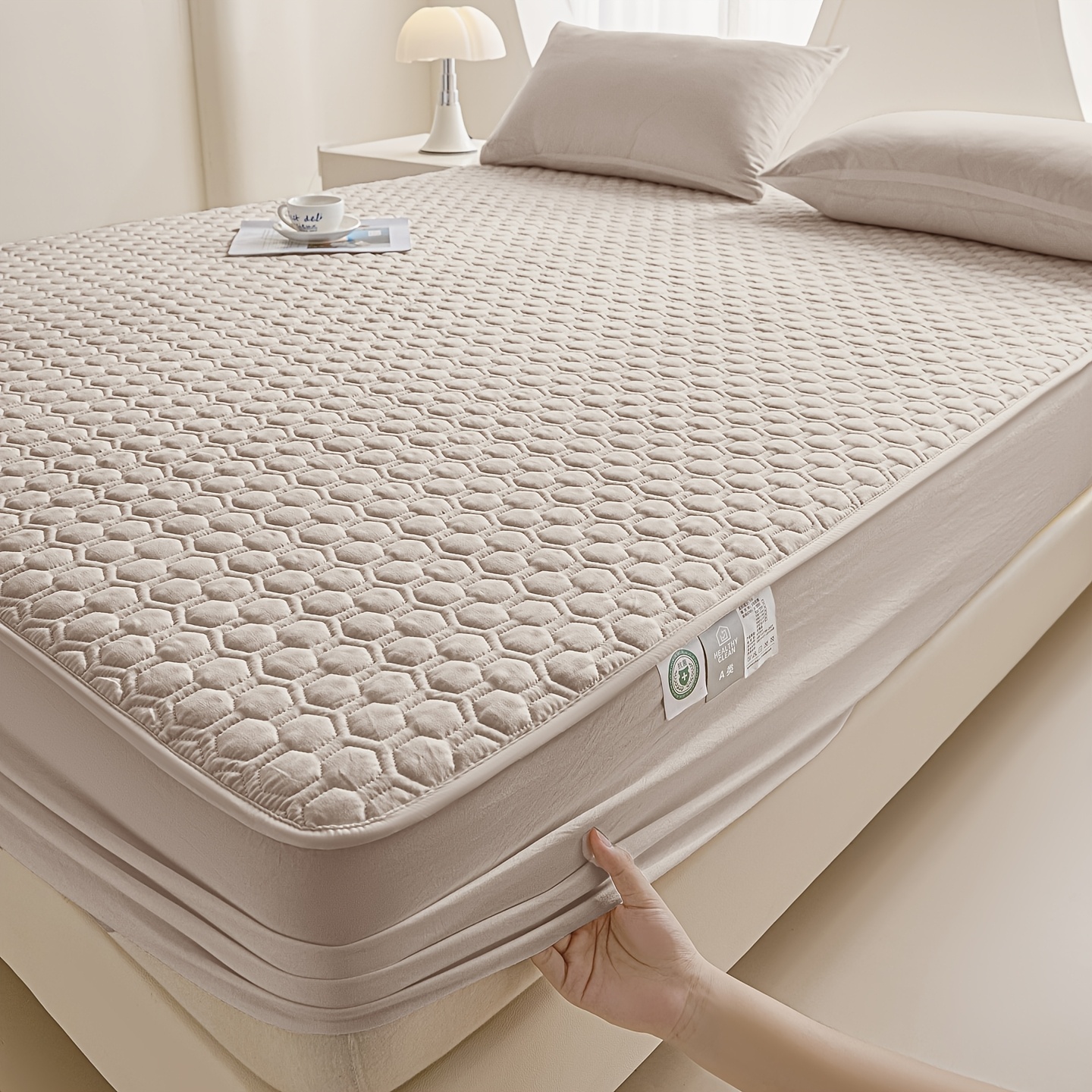Soft, Comfortable, and Breathable Hexagon Pattern Fitted Sheet, Modern Minimalist Thickened Solid Color Mattress Protector, Machine Washable, Suitable for Hotels, Bedrooms, Guest Rooms, Home Textile Bedding Gift for Family and Friends