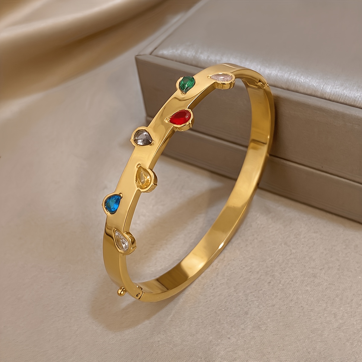 2pc Unique Teardrop Design 18K Plated Bracelet Set
