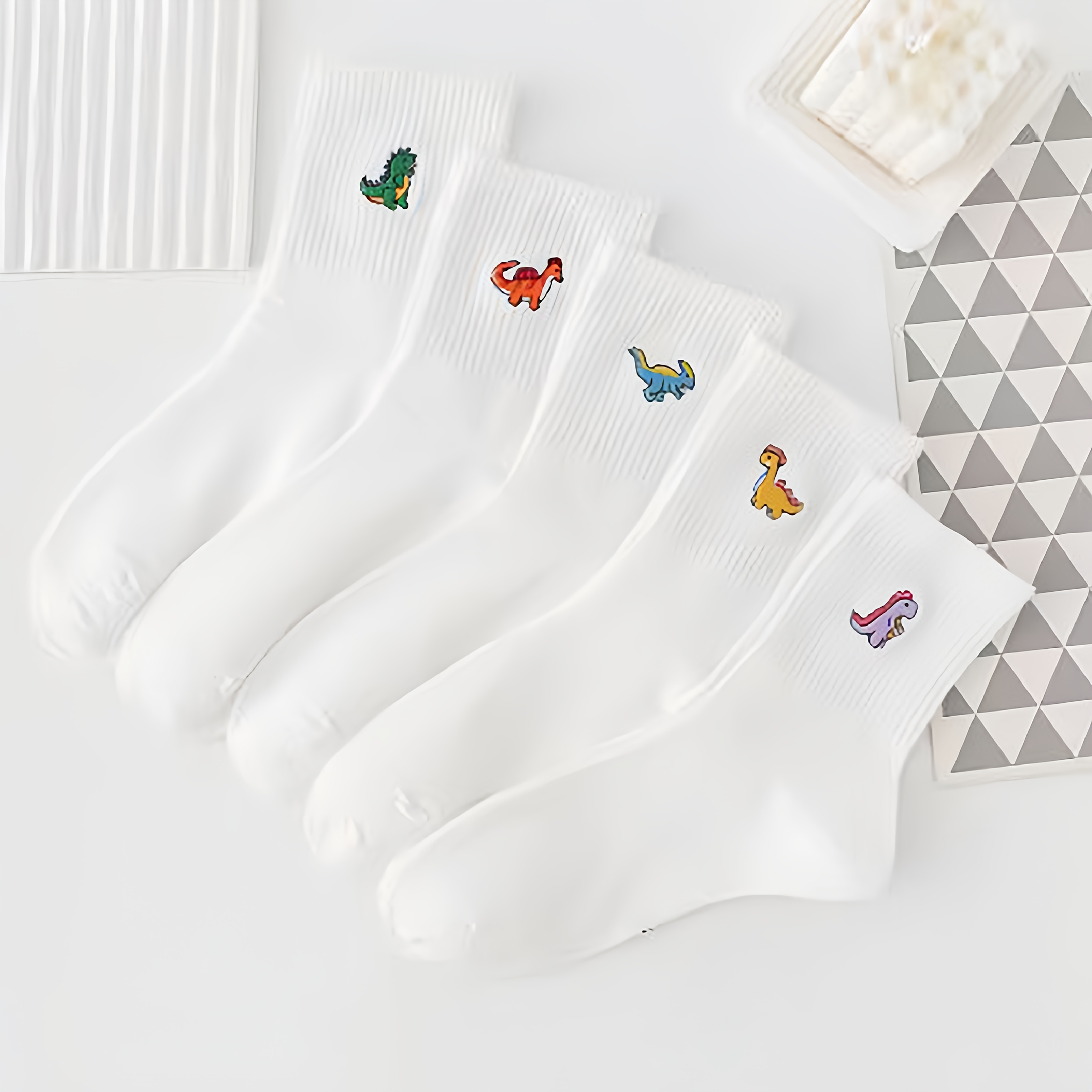 5-paket ženskih nogavic do meča z barvitimi dinozavri - 95% poliester, 5% spandex, vsestranske in športne nogavice za vsako sezono, dihalni