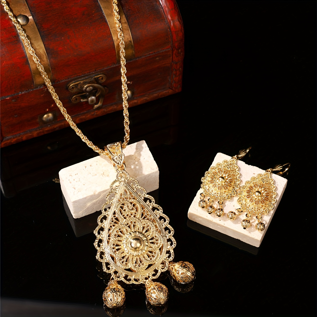 E-shop 2er Set Algerische Retro Hofstil Legierung KC Vergoldenet Doppelschicht Anhänger Halskette Ohrringe Geeignet für Mittlerer Braut Hochzeit Tragen