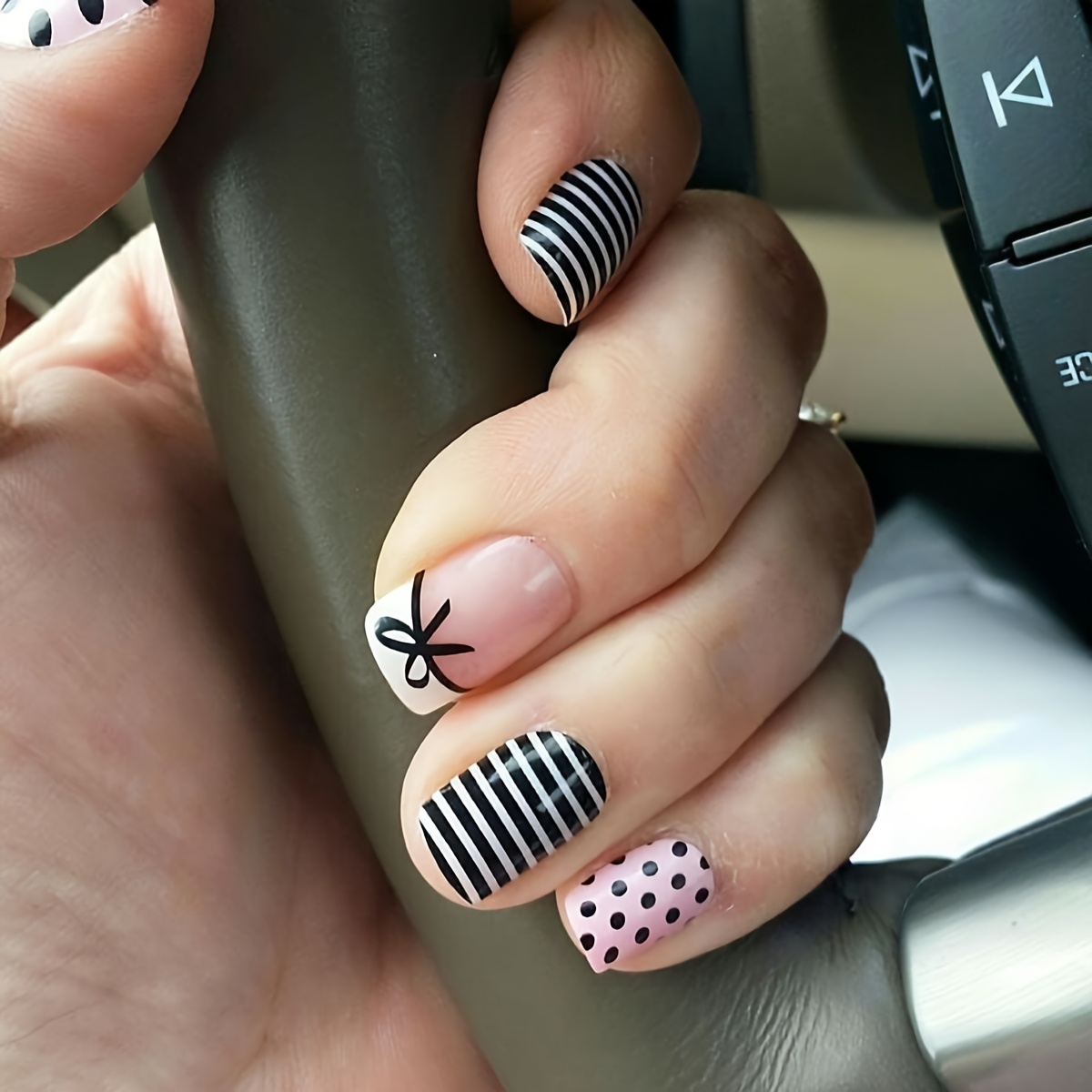 TEMU A Full Set Of 24 Short Square False Nails, And European And American Nail Art, Fashionable Charm, Drawing Is Fine, Are Smooth, Exquisite Bows,