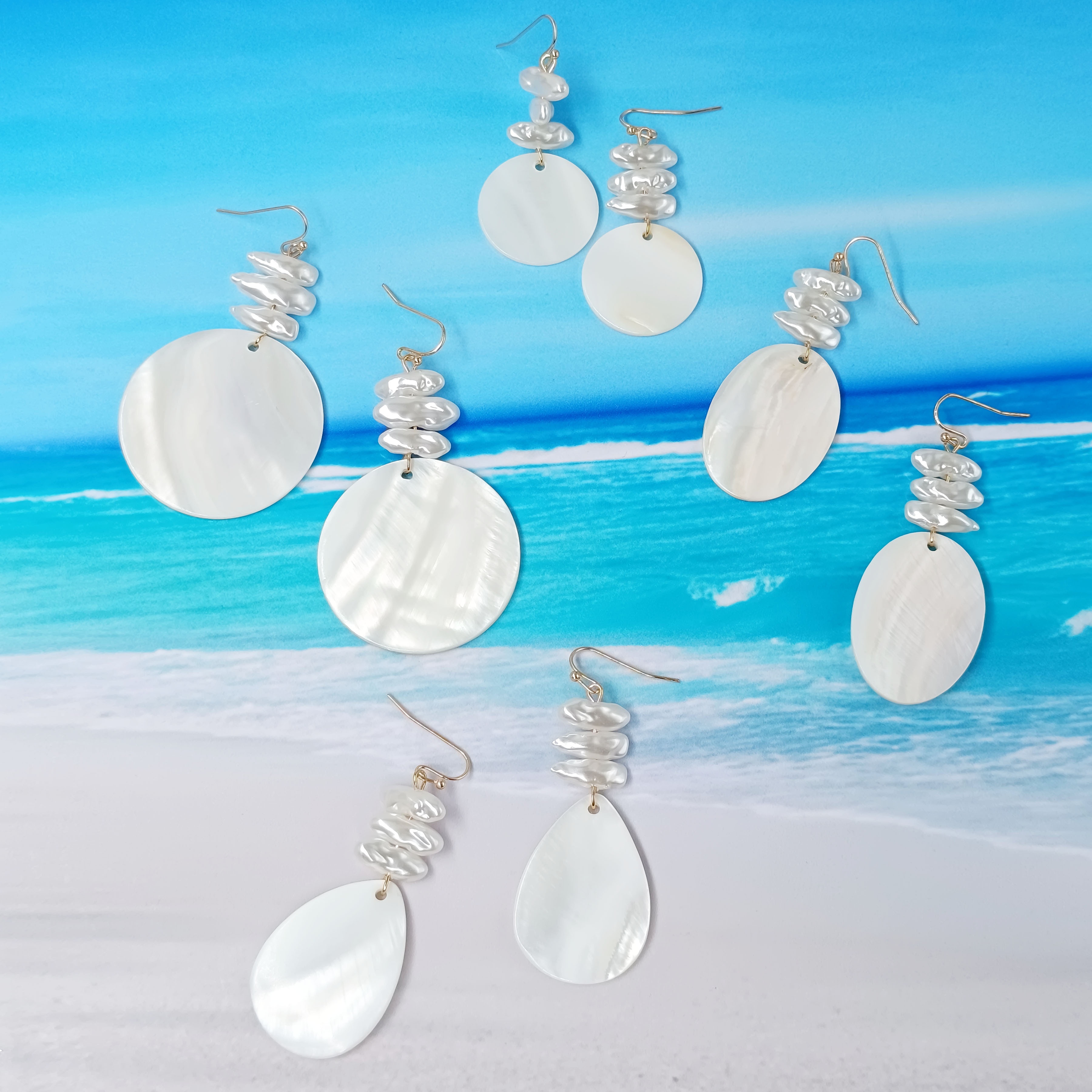 

Boucles d'Oreilles Pendantes Chic en Coquillage Blanc - Crochets en Cuivre, Parfaites pour les Vacances & Tenue Décontractée, Collection d'Été avec Carte de Bénédiction