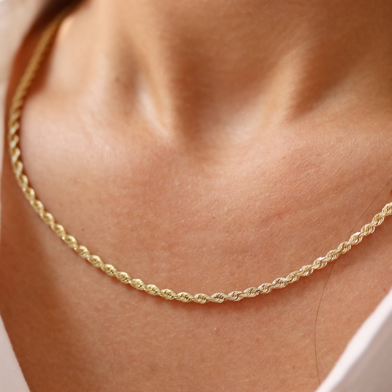 E-shop Modische Damen-Halskette aus Edelstahl mit Feinem Seilkettendesign - 45cm Lange Gedrehte Kette - Klassische Alltagshalskette - Geschenk für die