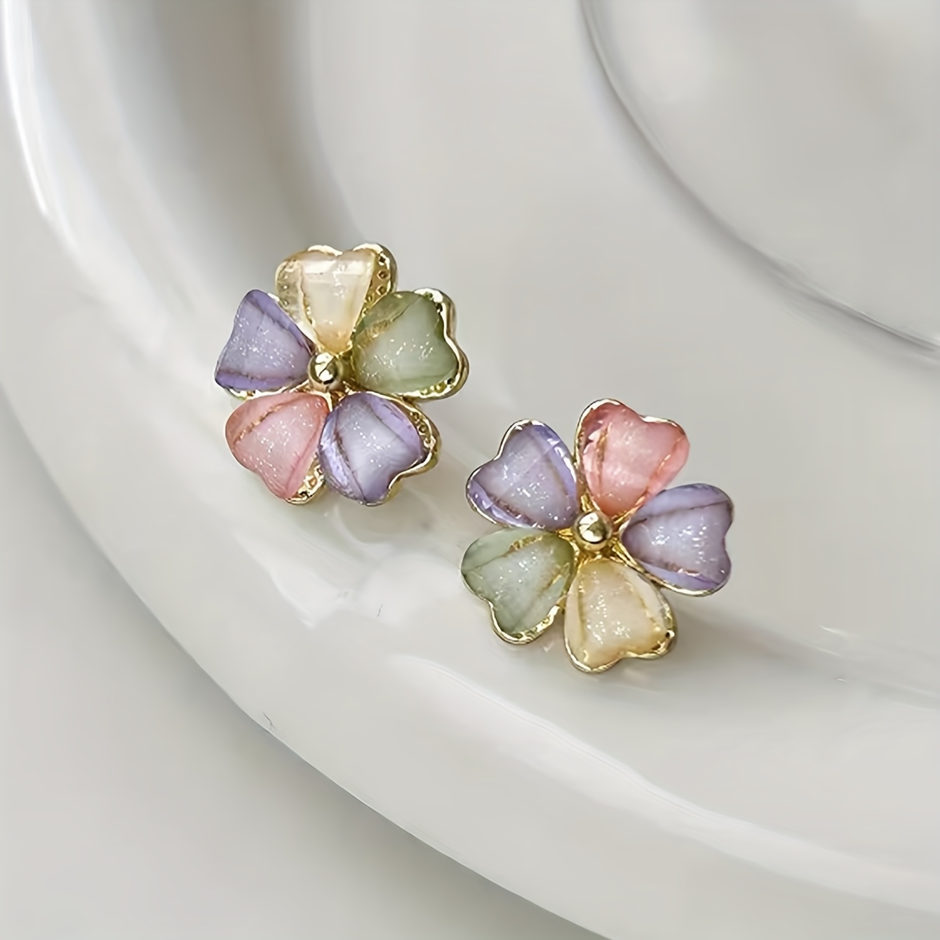 1 Pair Of Sweet Temperament, Cute And Exquisite, Small And Delicate, Colorful Flowers, , Suitable For Women' Vacation Wearing Fashionable Earrings
