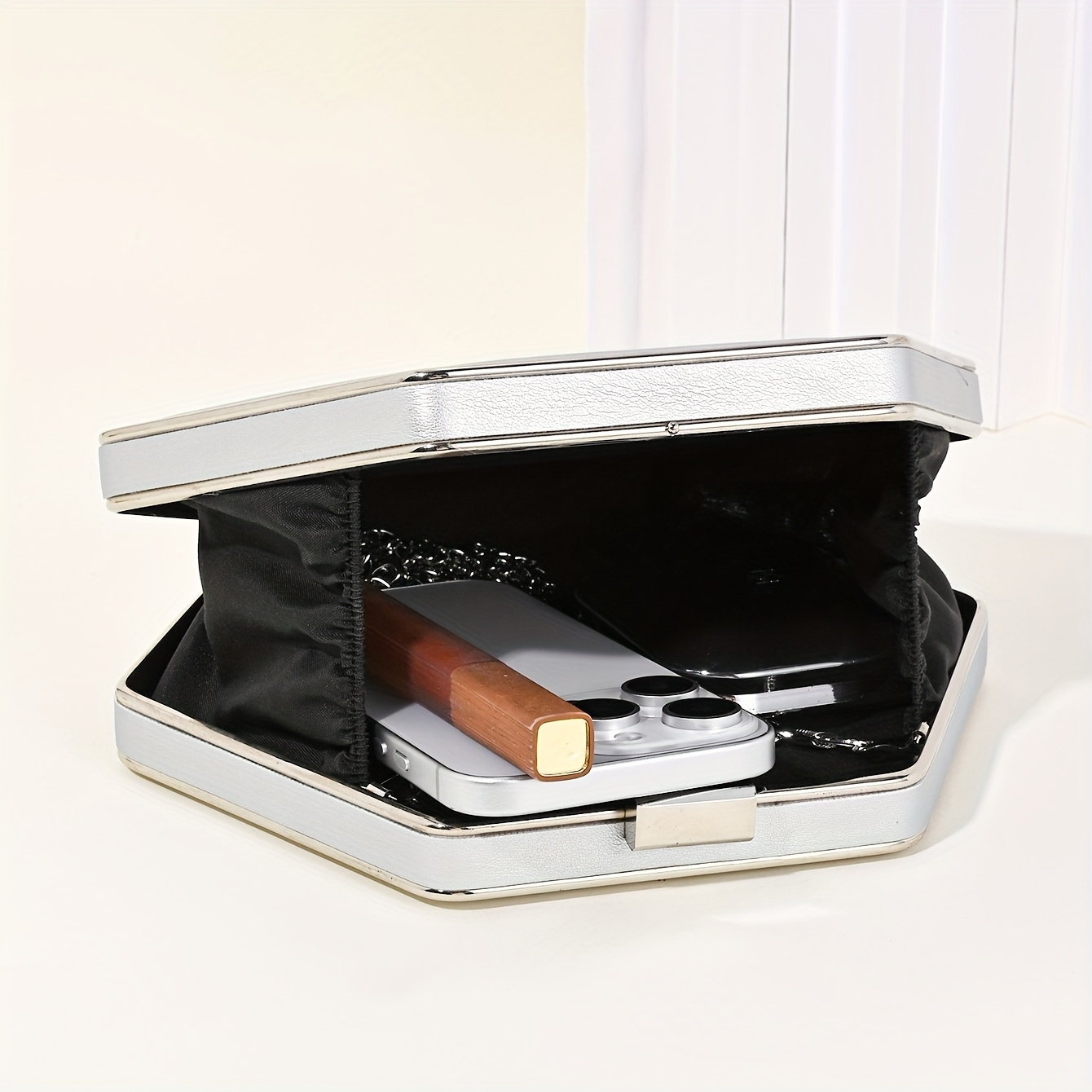 Elegant Hexagonal Clutch Bag with a Large Chain, Perfect for Evening Events, Parties, And Weddings.