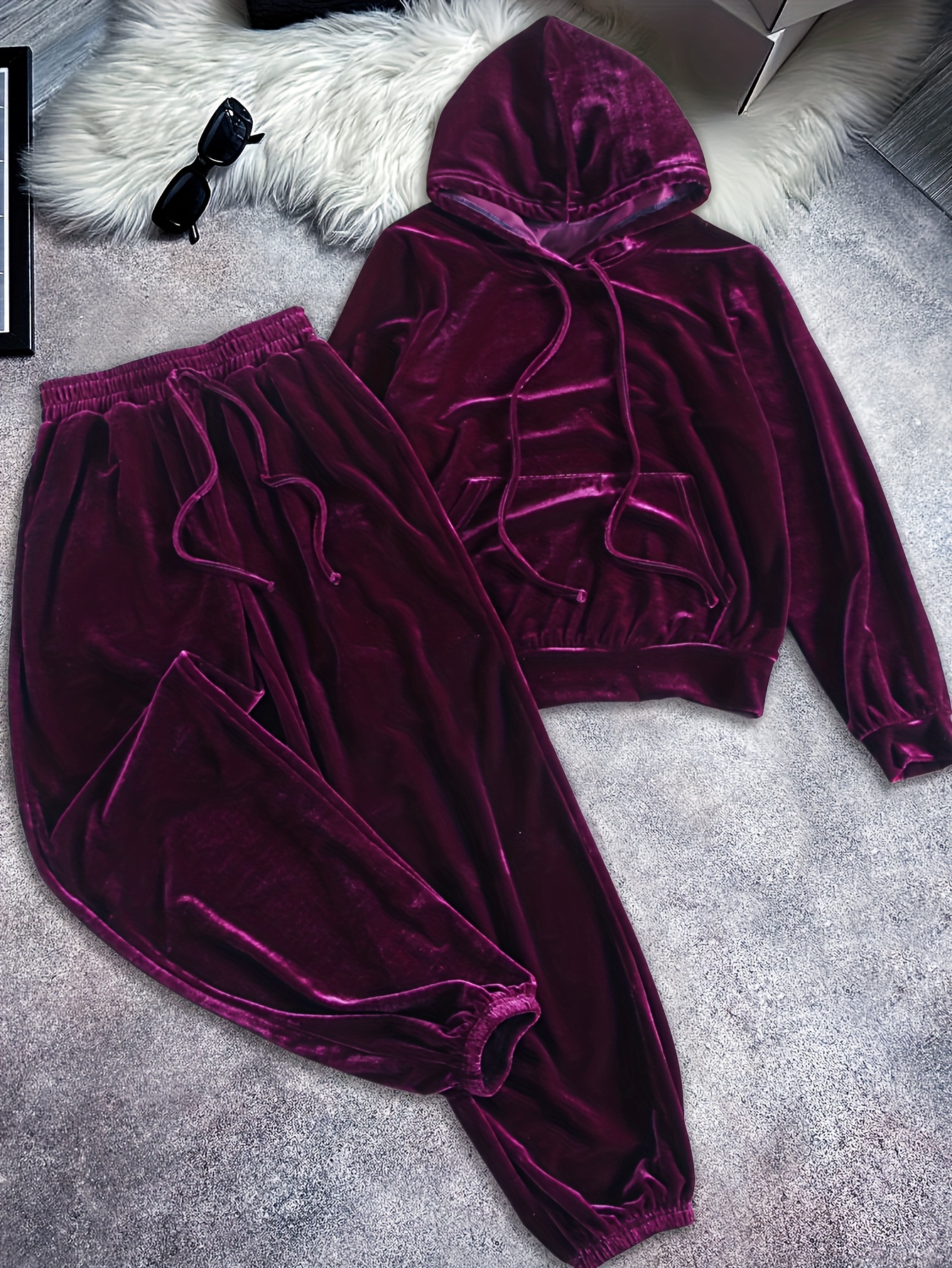 velvet tracksuit sold on Temu Canada