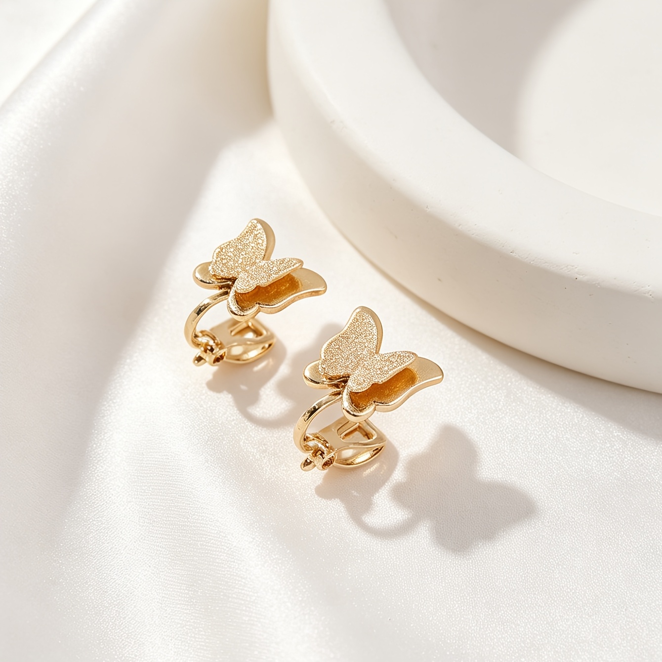 TEMU 1 Pair Of Stylish And Exquisite Double--dimensional Clip-on Earrings For Women, Cute And Delicate Earrings Suitable For Women Without Ear