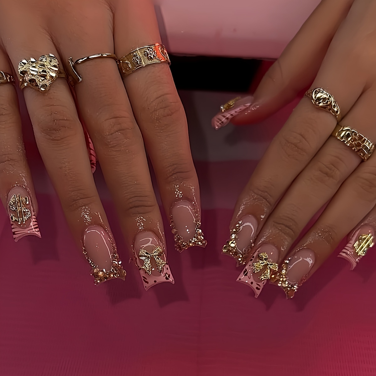 Box of 24 European and American Press-on Wearable Nails Sweet Sparkle with Three-Dimensional Bow Letter S French Leopard Print Embellishment - Pink and Golden Splicing Duckbill Short Style False Nail Combination Set Suitable for Girls and Women Gift Giving 1pc Jelly Glue and 1pc Nail File