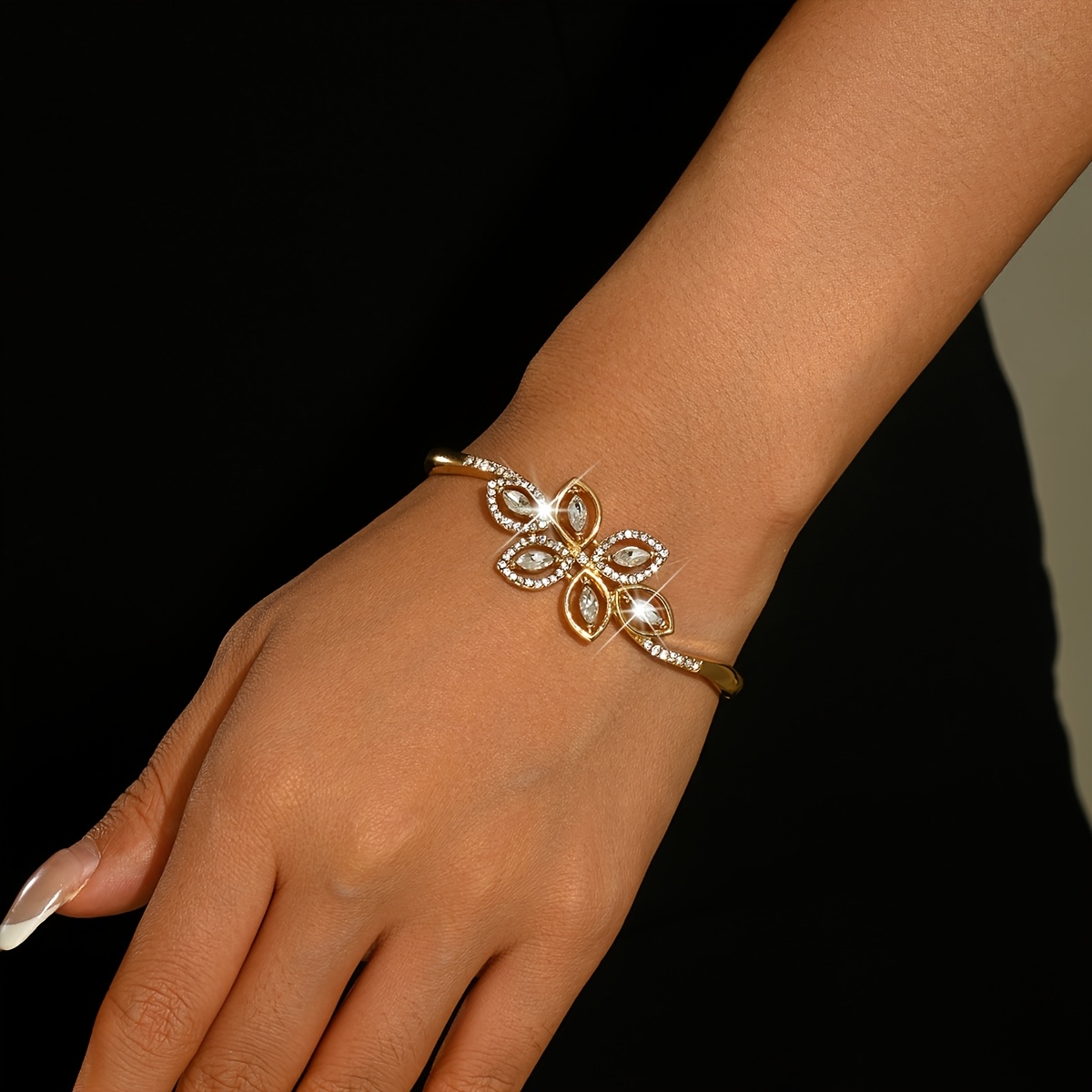 Elegant High-End Hollow-Out Bracelet, Perfect for Formal Events