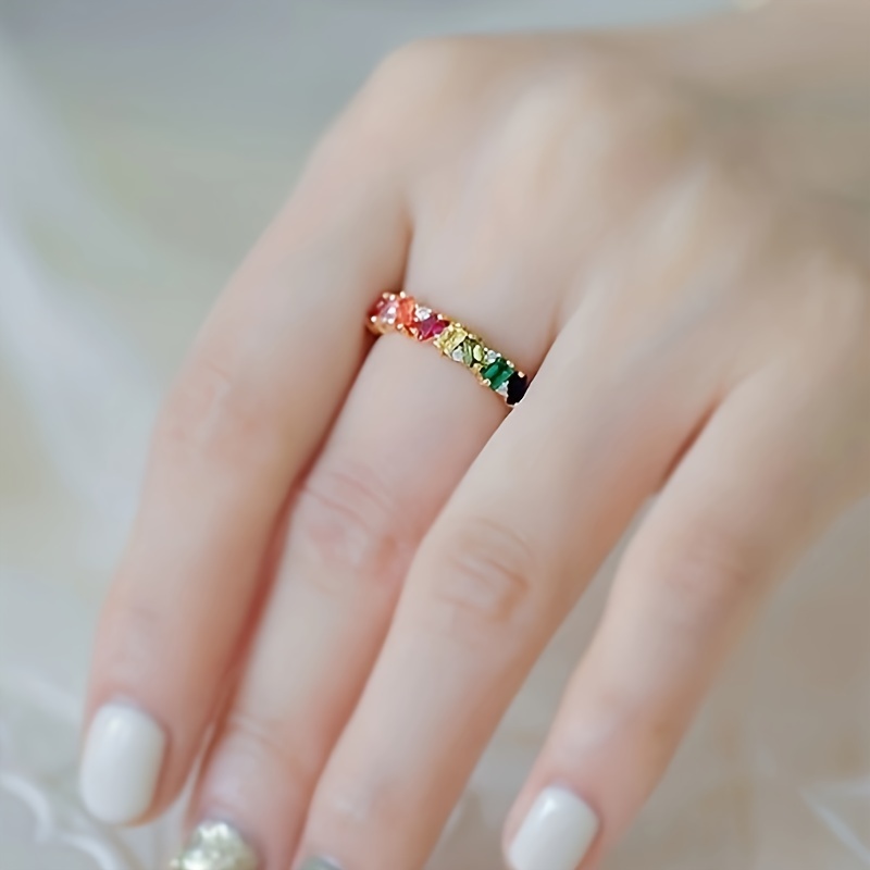 Fashionable and Luxurious Rainbow Synthetic Zirconia Ring for Elegant Women's Daily Wear