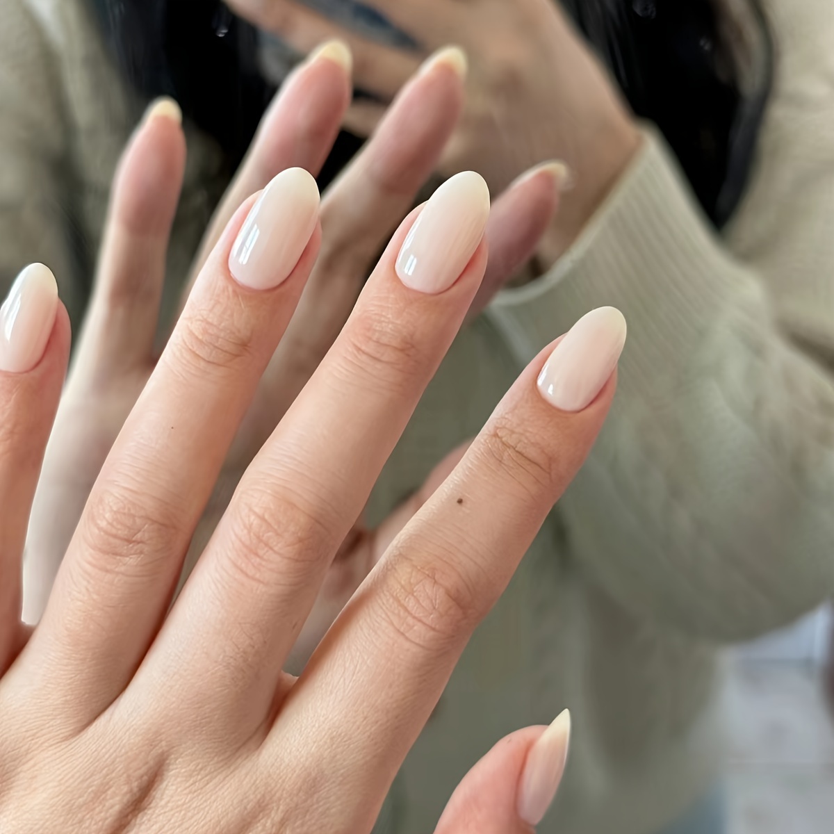 24pcs Oval Short Press-on False Nails White Solid Color Simple Nail Design With 1pc Of Jelly Glue And 1 Nail File