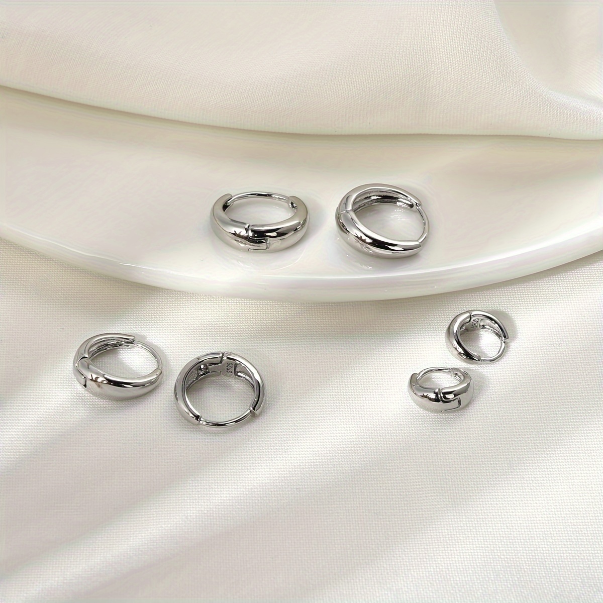 

Set Of 3 Pairs Of Small Silvery Hoop Earrings Made Of 925 Sterling Silver, Suitable For Sensitive Ladies, Can Be Used As Cartilage, Sleeping Bag, Or Pillow Earrings In Sizes 7/10/12mm.