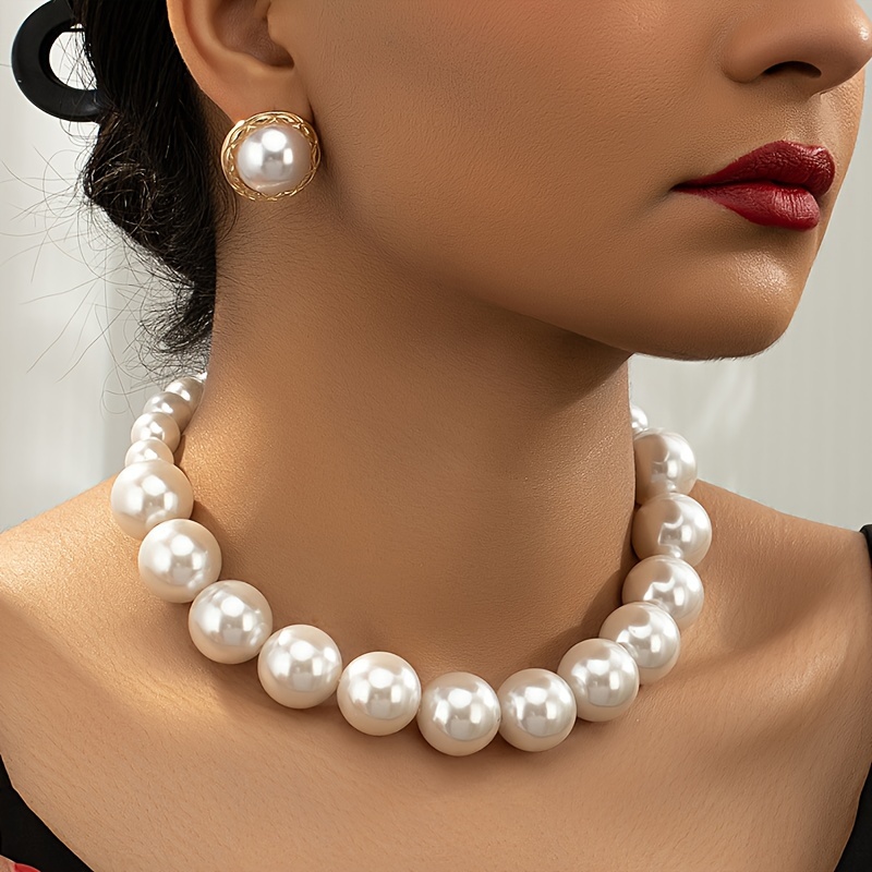 E-shop Ein elegantes und luxuriöses Halskettchen gepaart mit einem stilvollen Ohrring-Set – das perfekte Geschenk für Frauen zum täglichen Tragen