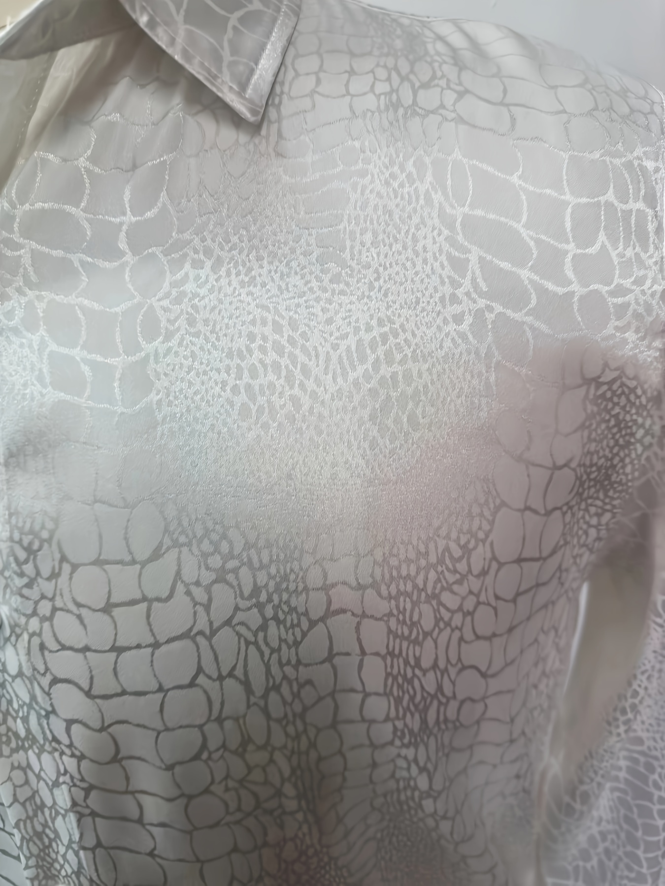 *'s Crocodile-Textured Long Sleeve Shirt Pointed Collar Button-Up,  Machine Washable Non-Stretch Fabric, Spring/Fall Casual Formal Wear