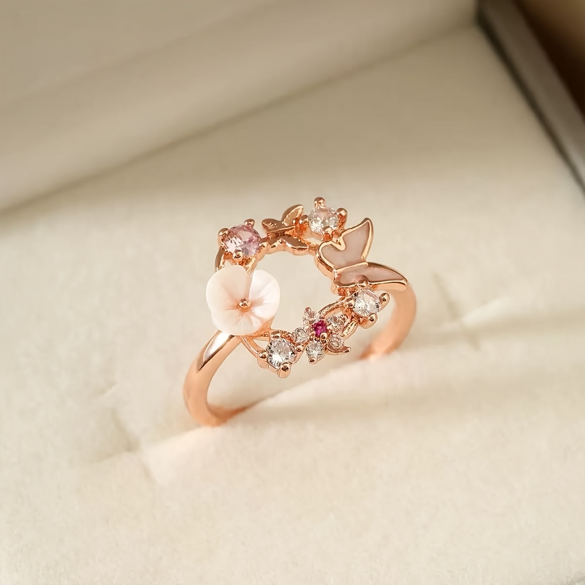 Exquisite Flower Unisex Ring with Synthetic Zircon