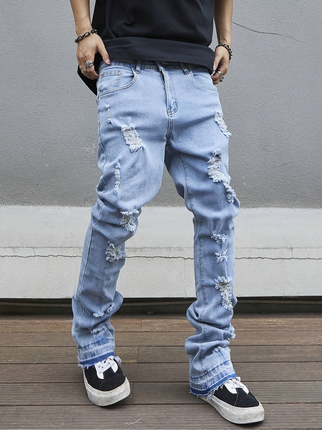 Men'S Fitted Flared Jeans with Distressed Holes That The Ground