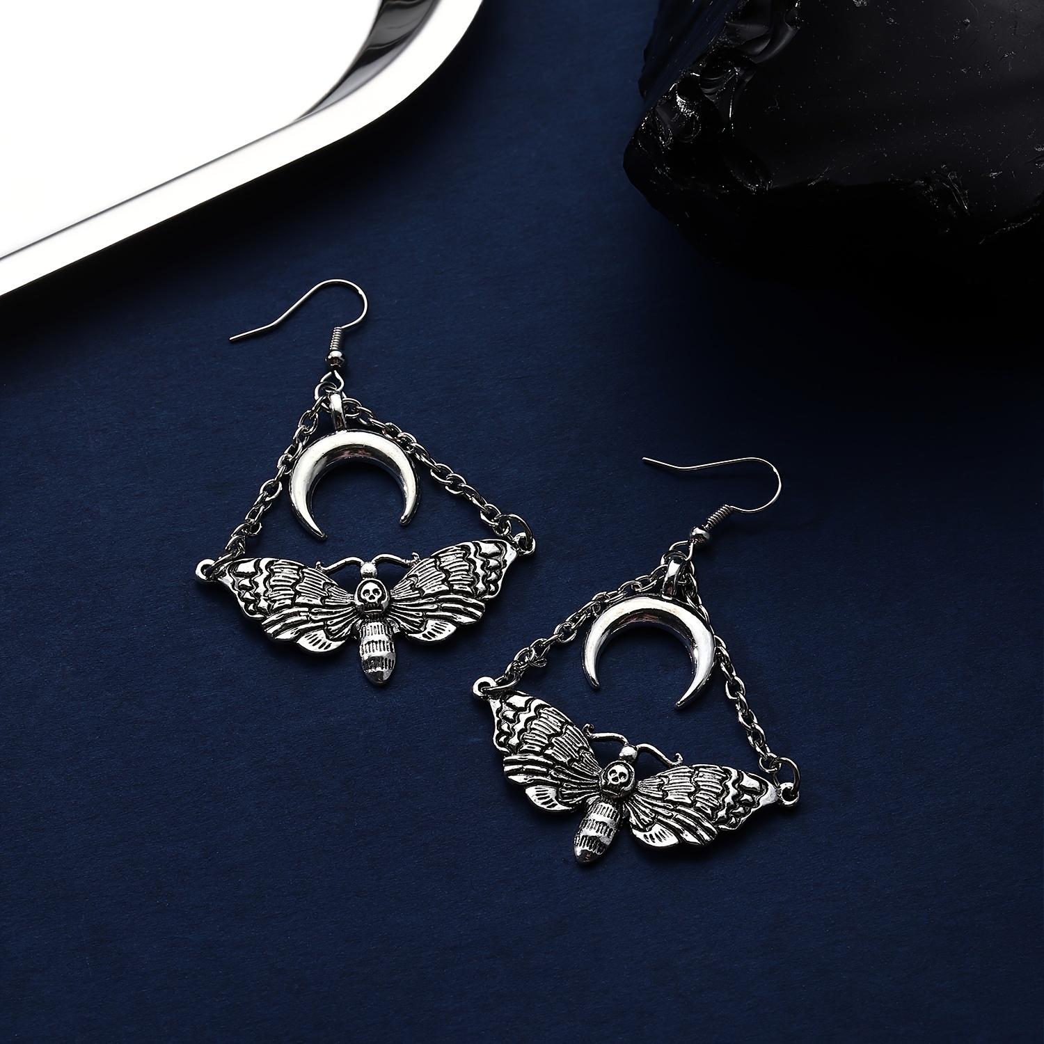 

[customer ] Men' Gothic Moth & Chain Earrings - Alloy Fashion Accessory