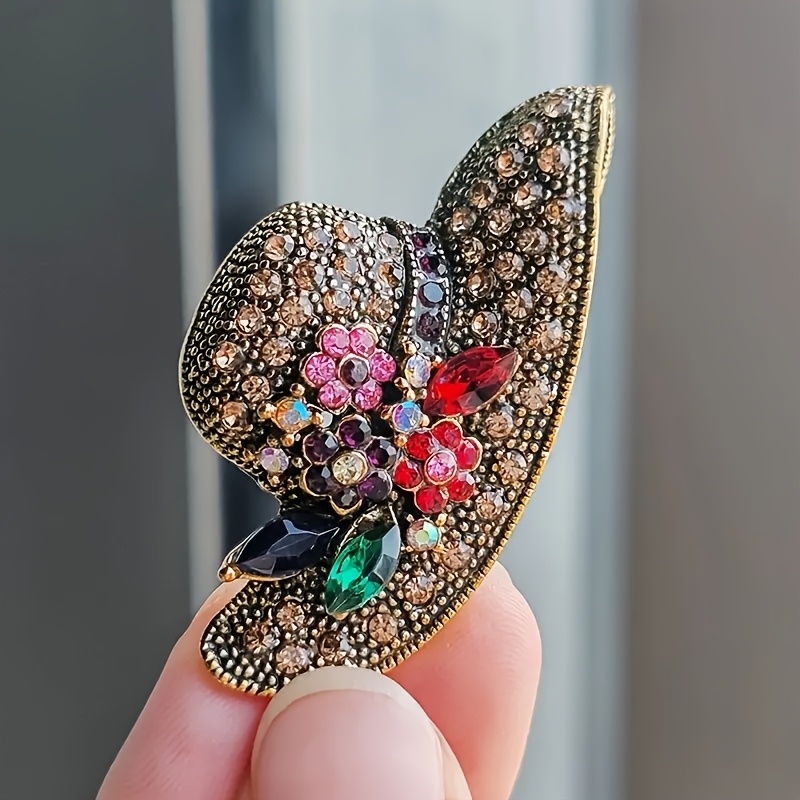 Broches design virgule super scintillantes - Des strass scintillants créent deux épingles avec