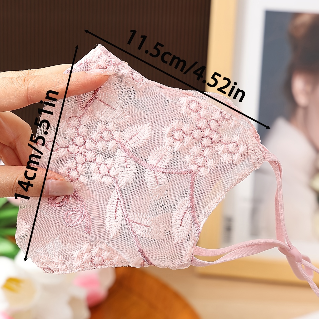 Cute Bellflower Pattern Women's Decorative Face Mask, Hand Washable