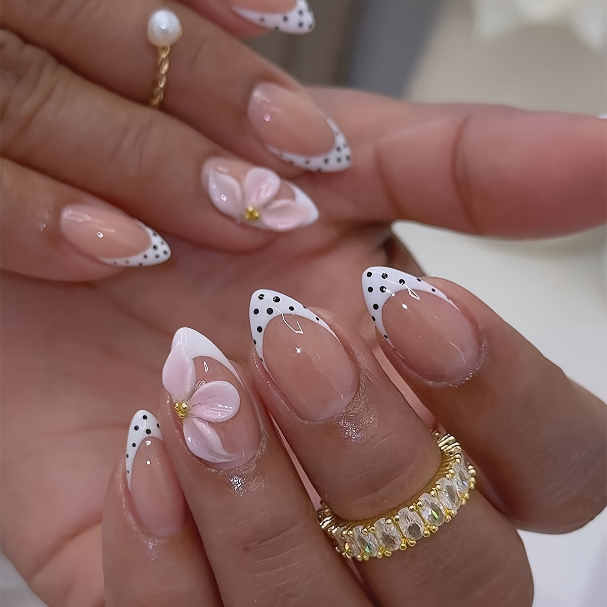 TEMU 24 stuks Prachtige Druk-op Nagels, Jelly Nude Roze Basis Gemengd met Witte Stippenpunt, Uitgesneden Omtrek & 3D Bloem Ingelegd met Gouden Kraal,