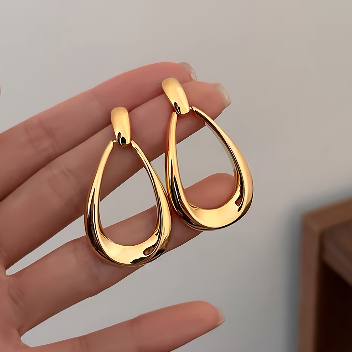 

1 Pair Elegant Vintage Drop Earrings, Women's Golden Zinc Alloy Fashion Dangle Earrings For Daily And Vacation Wear