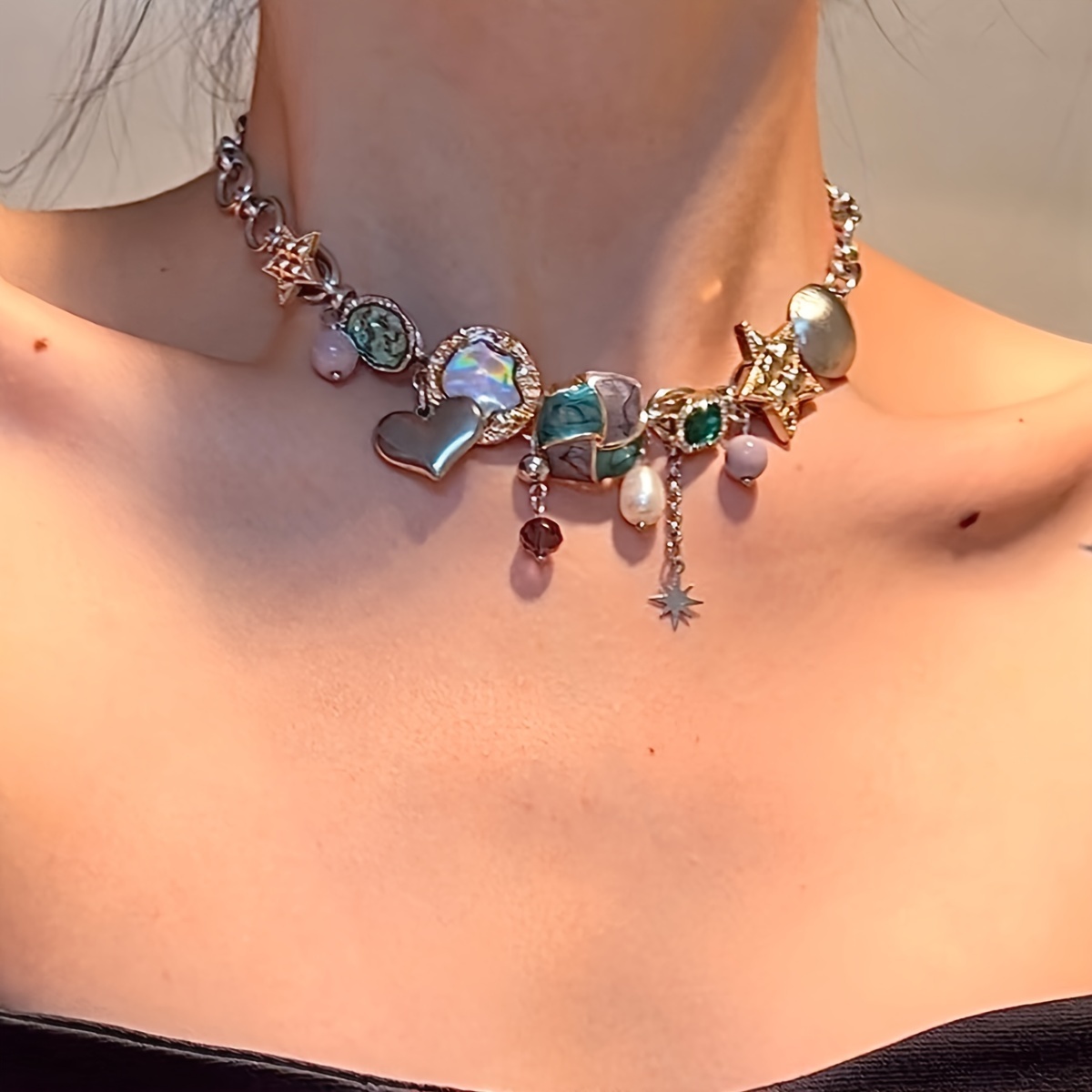 

Luxury Elegant Alloy Choker Necklace With Charms And Imitation Pearls, Fashionable Short Clavicle Chain, Designer Vintage-inspired Neck Piece For Daily And Banquet Occasions - 1 Piece