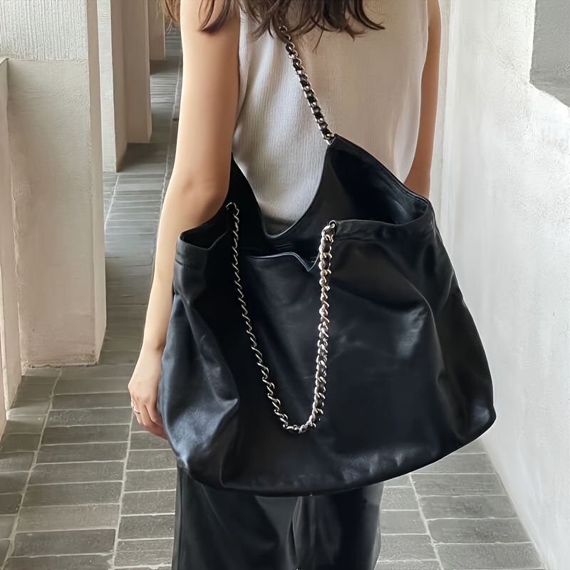 

A Stylish Large Capacity Synthetic Leather Tote Bag Stella , Suitable For Women, Featuring A Hobo Design With Chain And A Zip Closure, In Non-washable Black.