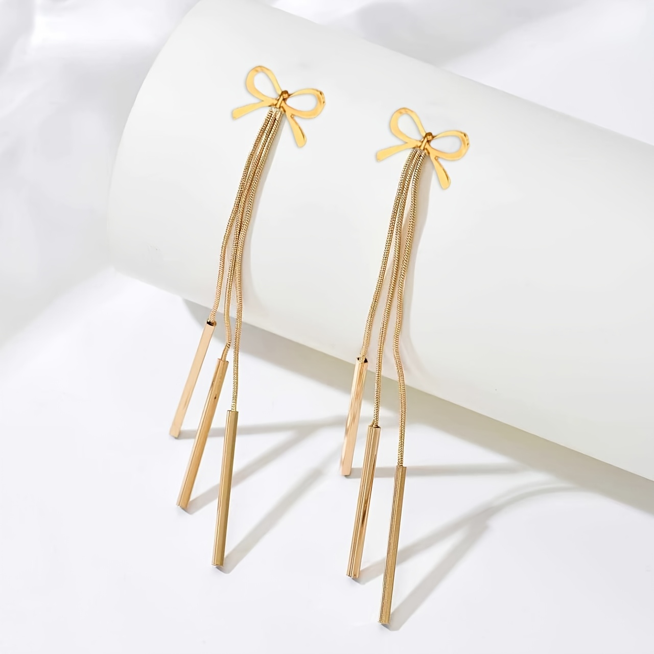 Women's Elegant Geometric Design Snake Chain Stud Earrings