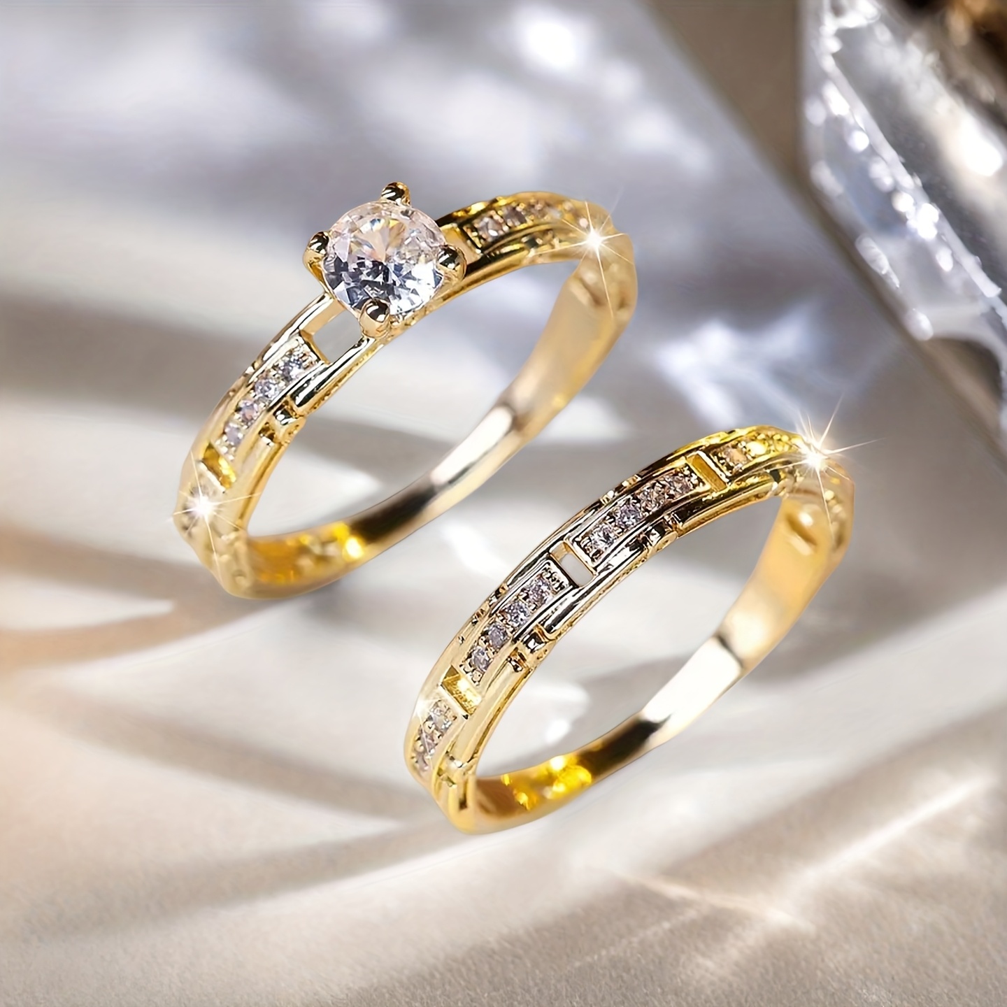 E-shop 2er-Set Eingelegter Glänzender Massiver Zirkonia Hohl-Design Ring, Herren- und Damen-Ehering, Wunderschöner Paar-Ring, Luxuriöser und Eleganter