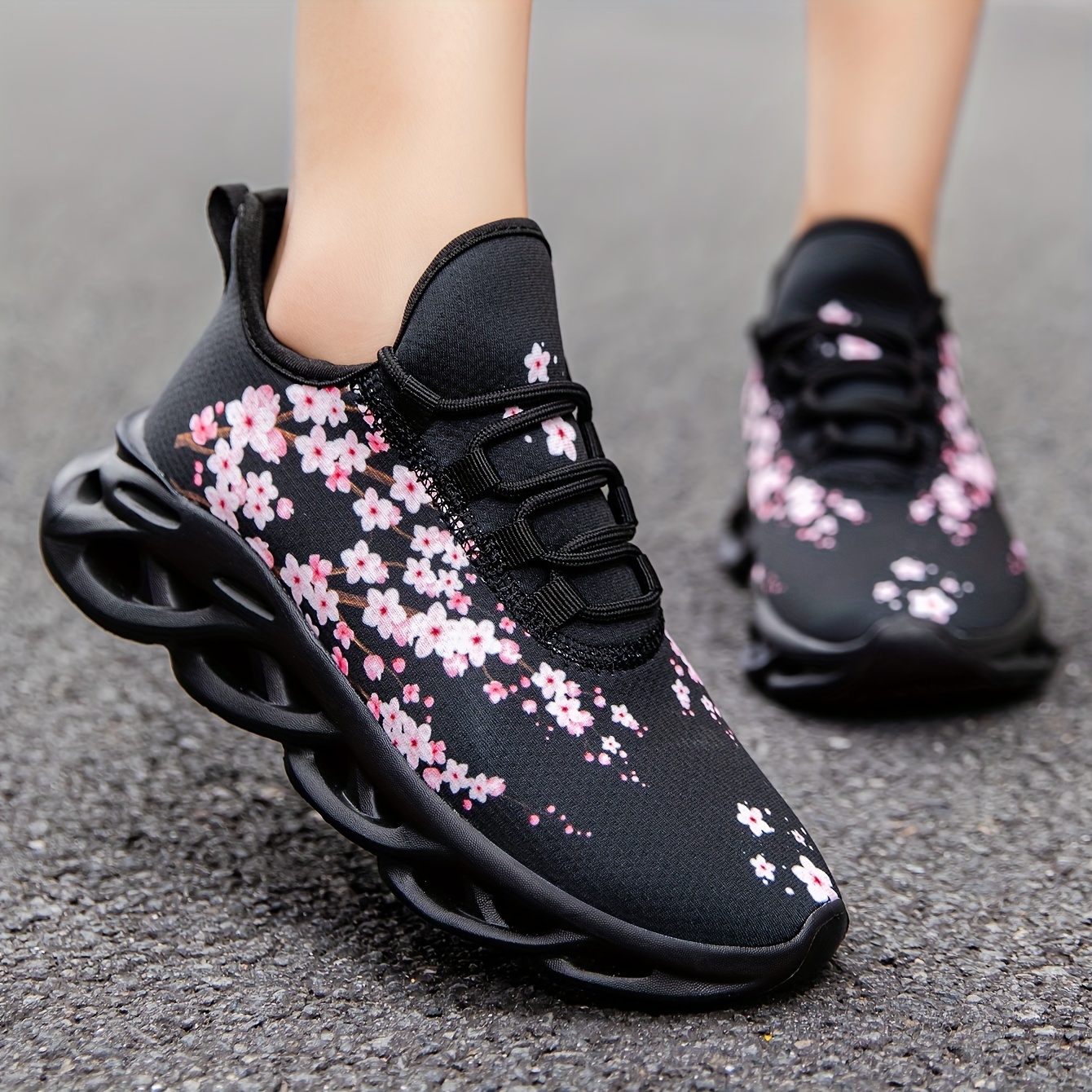 Women's Casual Sneakers with Cherry Blossom Print, Lightweight Soft-Sole Breathable Mesh, Comfortable and Versatile Trendy Shoes. Suitable for Daily Commuting, Sports, Parties, Shopping, and Other Occasions. Comfortable to Wear for Long Periods