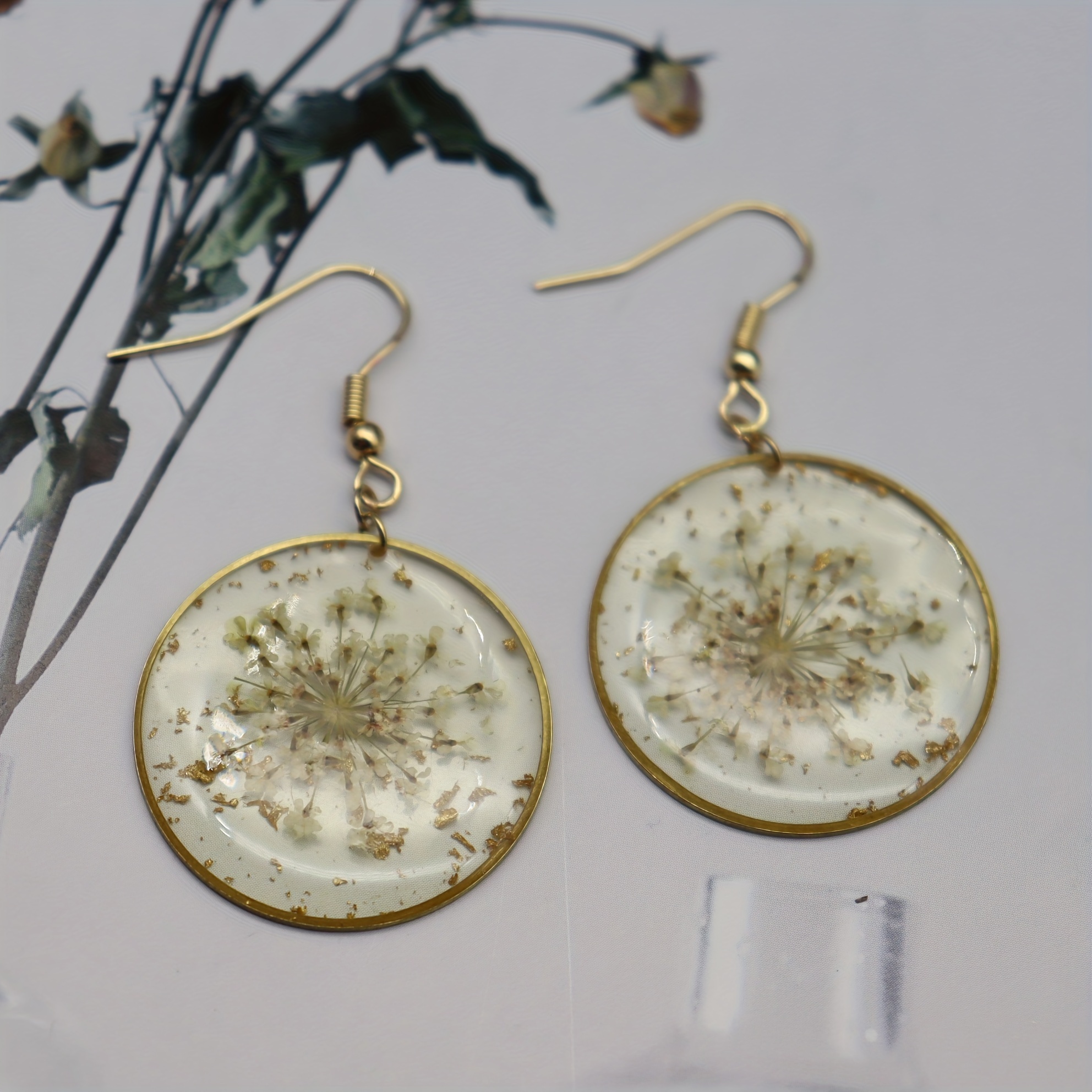 

Transparent Round Shape Dried Flower Pattern Dangle Earrings Retro Elegant Style Alloy Jewelry Delicate Female Gift